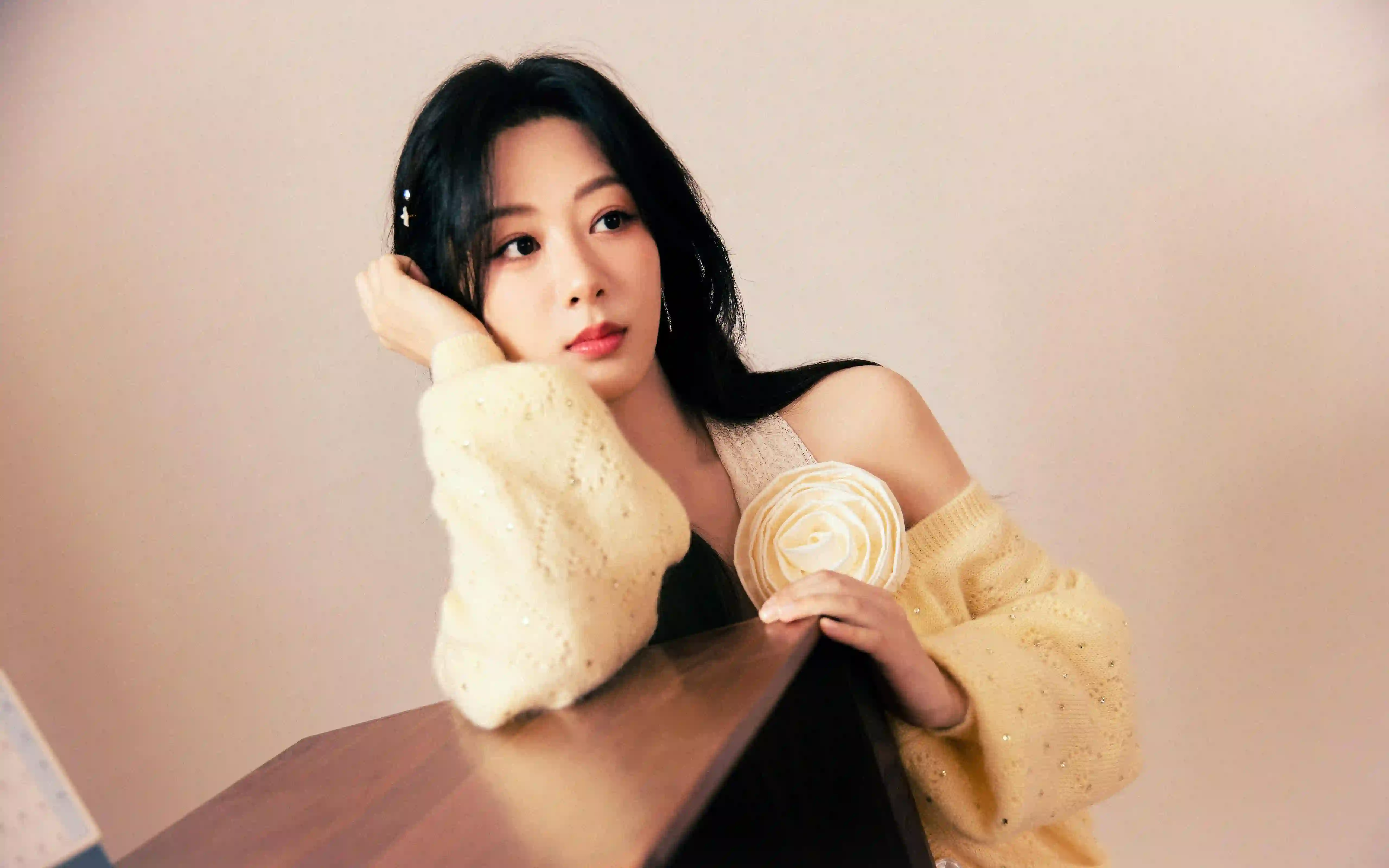 杨紫 长发清纯美女 黄色长裙 居家