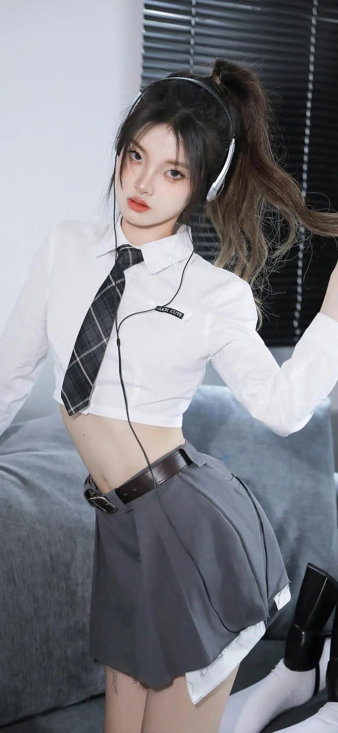 酷酷的长发jk美女