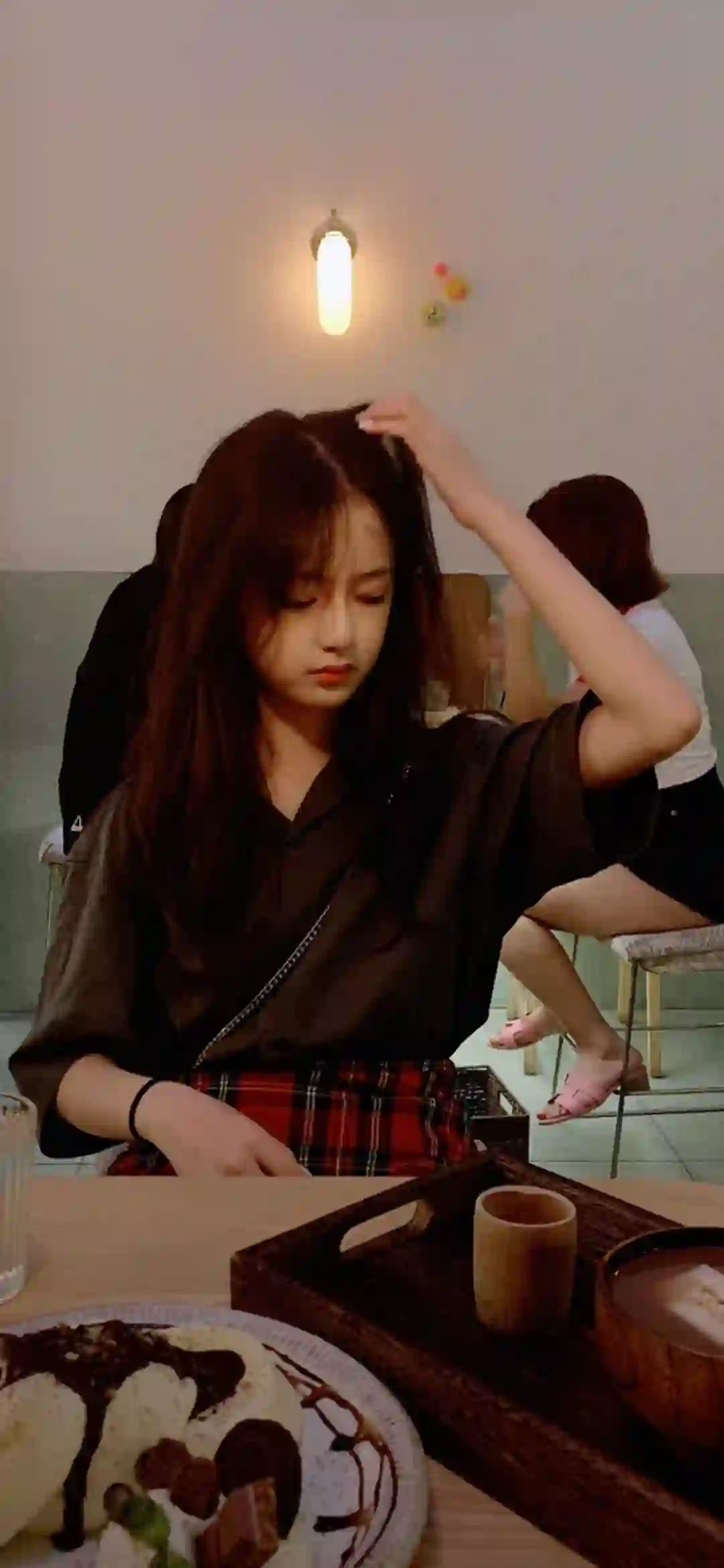 可爱女孩 长发美女  餐厅