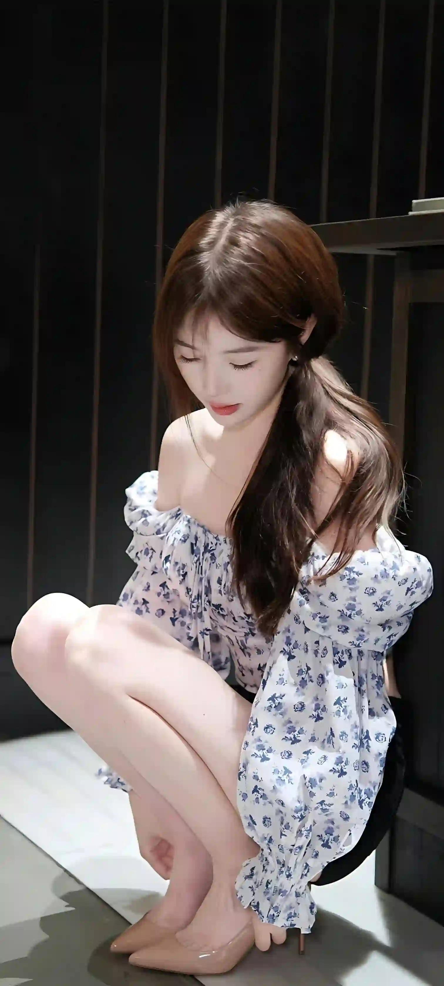 长发性感美女 长腿美女 抹胸穿搭 长腿美女 清纯 碎花裙 高跟