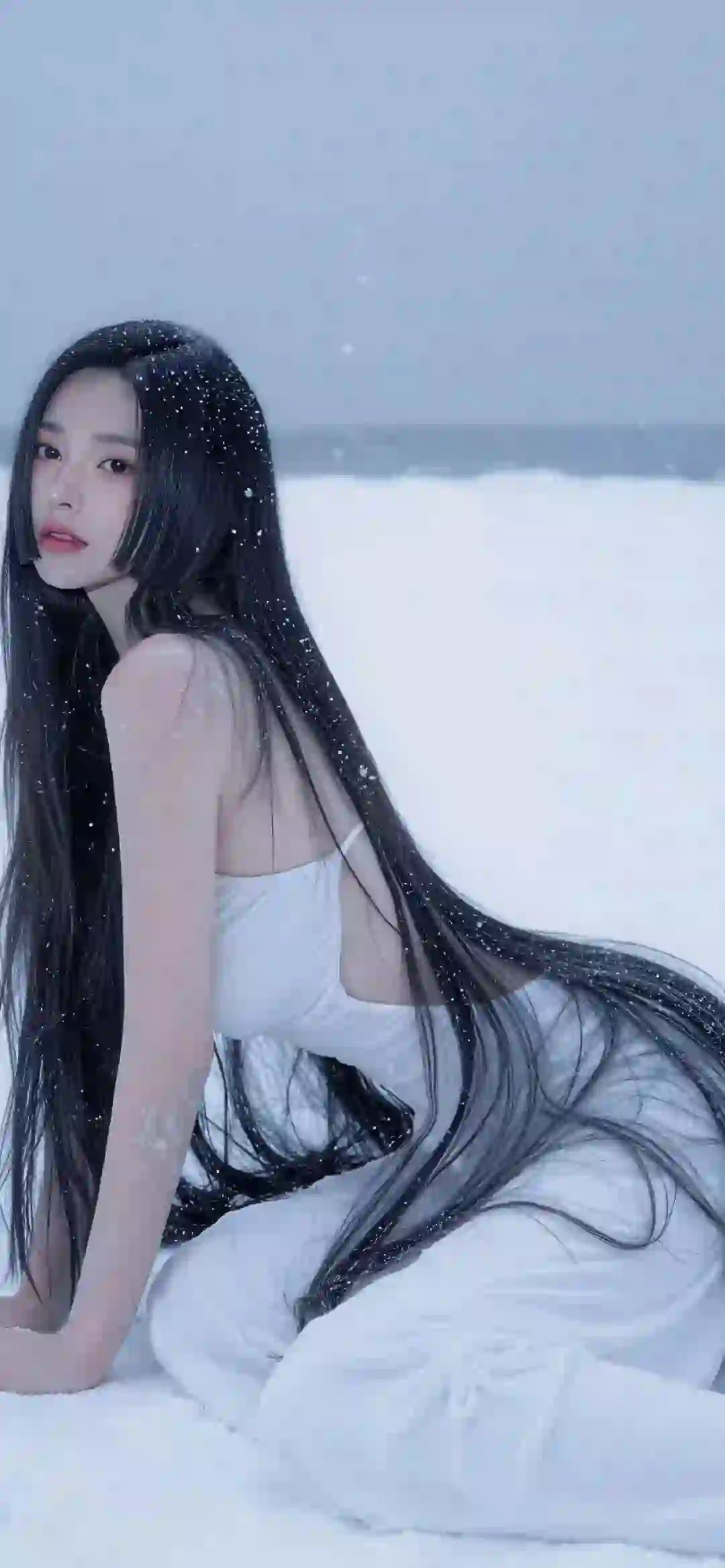 雪地 意境 白色衣服 白雪 清纯美女 长发及腰