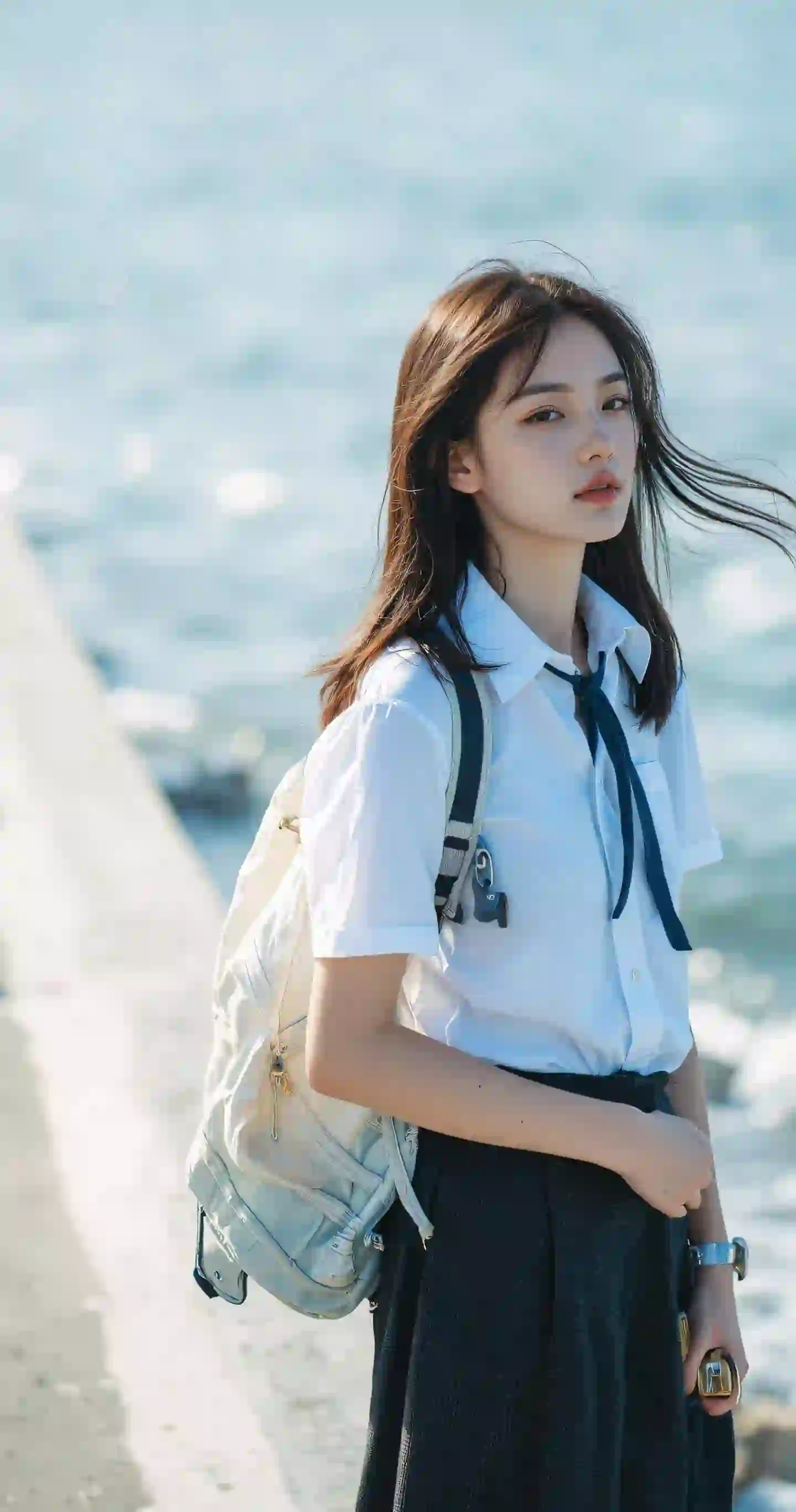 jk穿搭 白色衬衫 黑色裙子 户外 海水