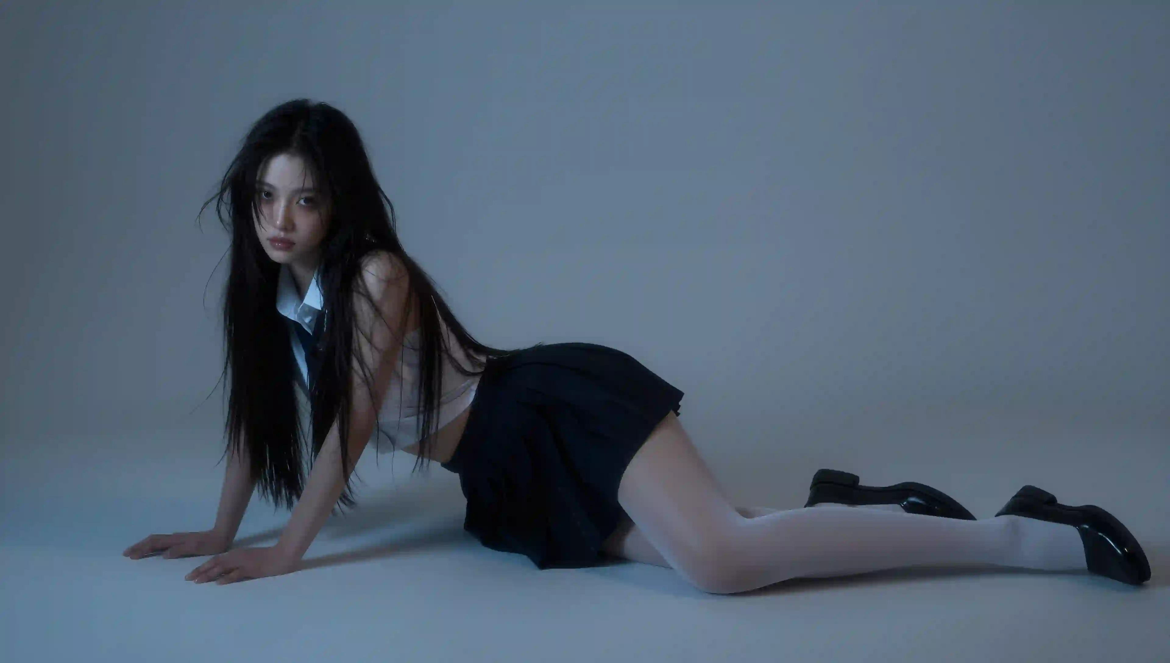 冷调 长发女孩 校园风 写真 百褶裙 丝袜