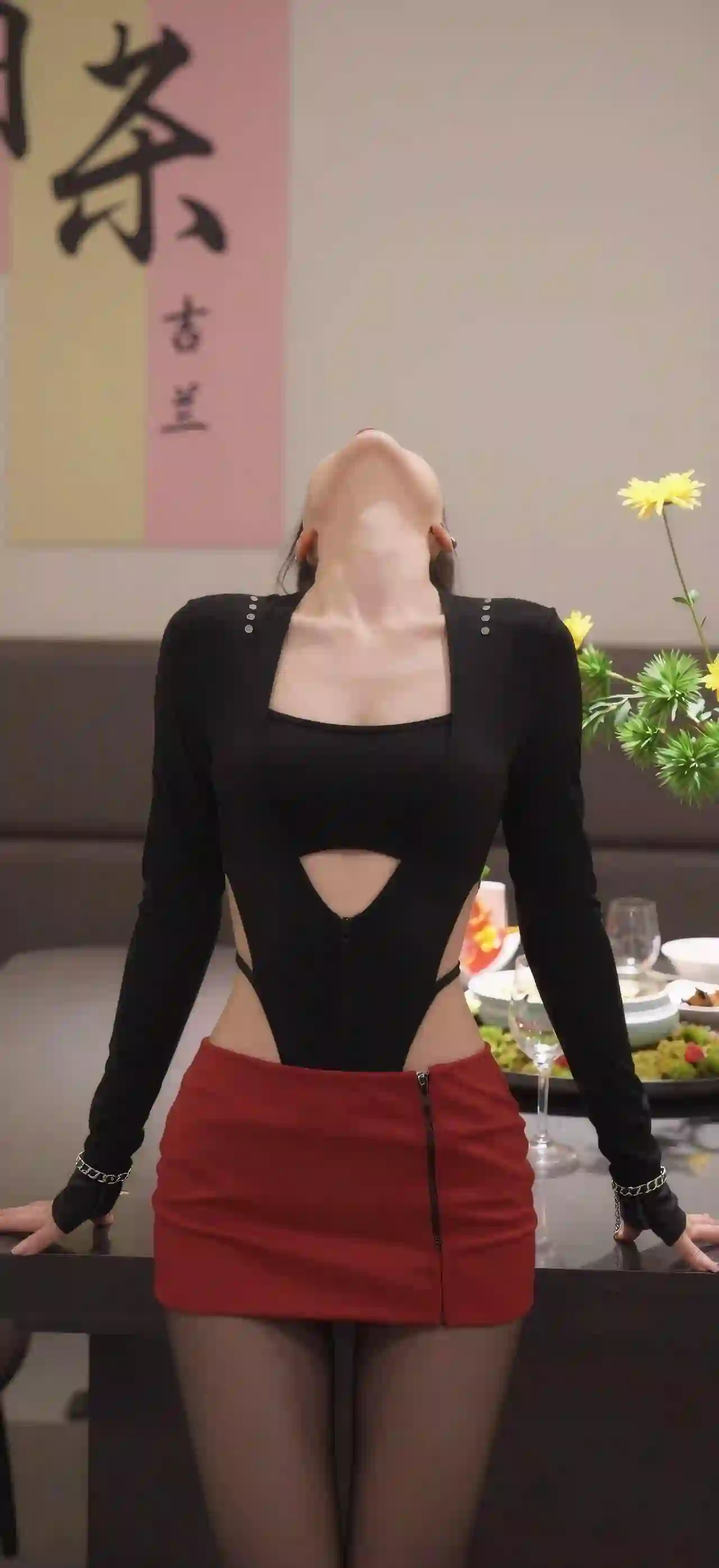 长发性感美女 长腿美女 黑丝 长腿黑丝美女 红色裙子