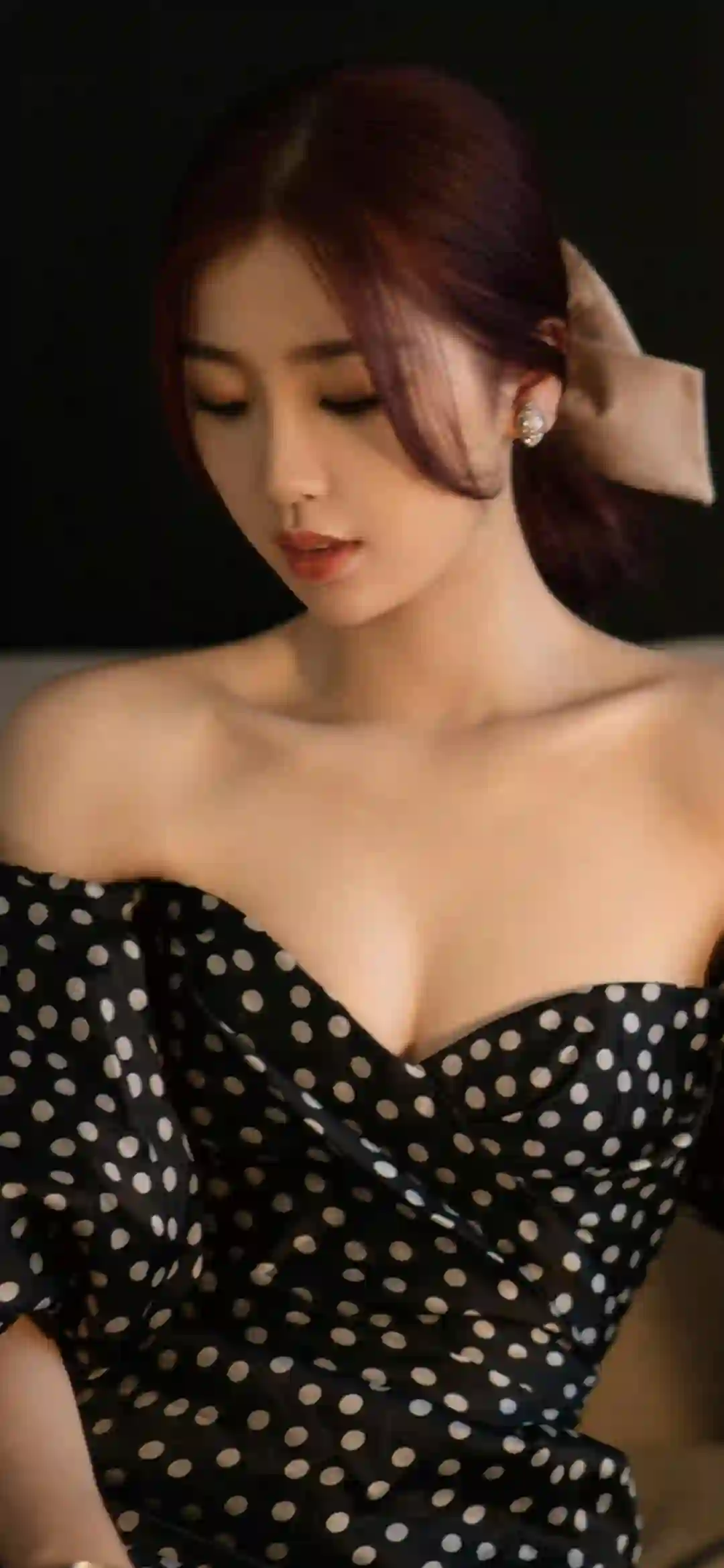 美女明星  虞书欣 抹胸长裙 性感美女