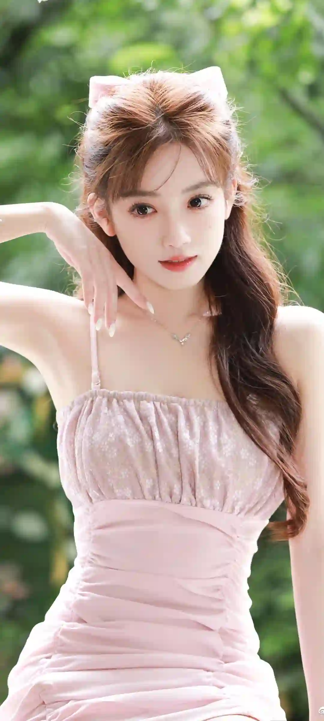 粉红色长裙 吊带裙 可爱美女