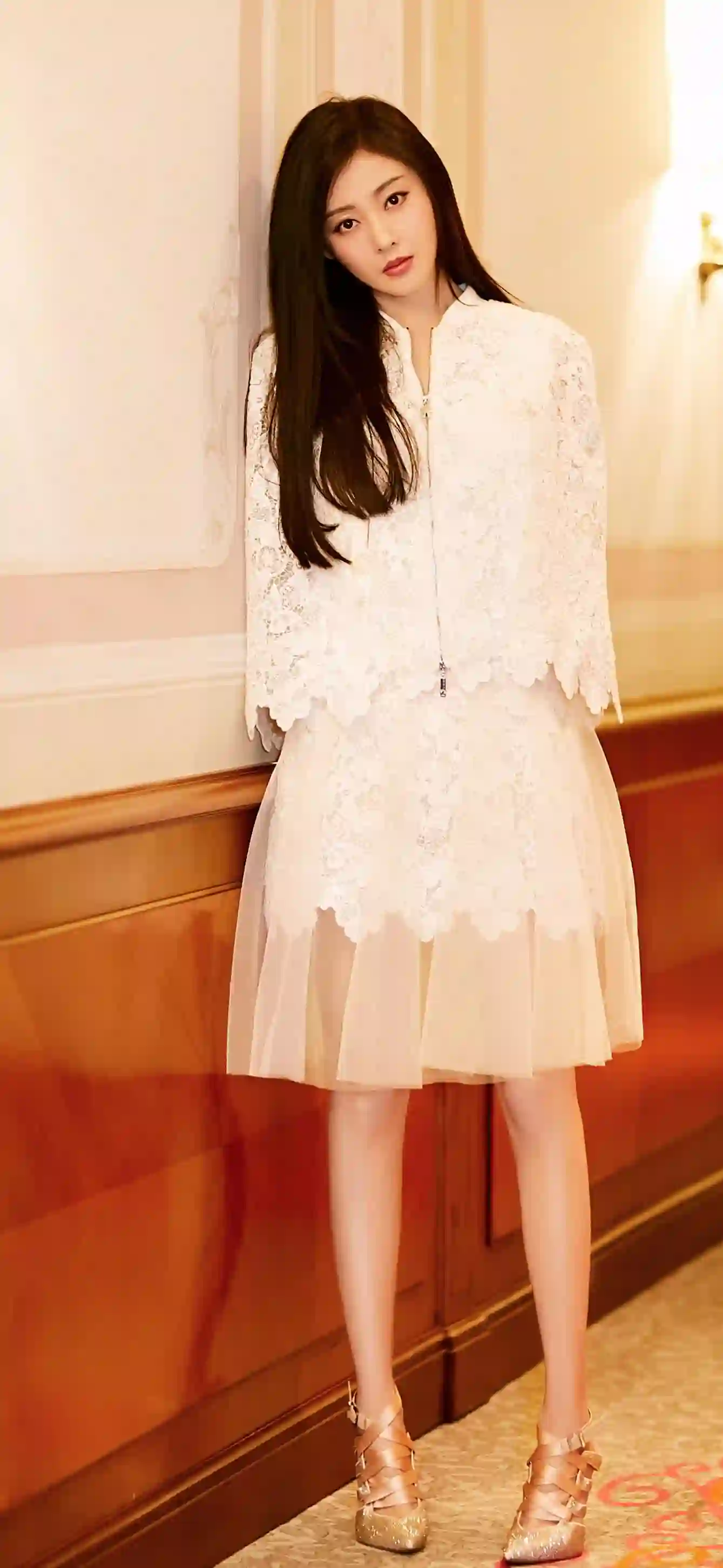 沈月 白色蕾丝连衣裙 明星写真 室内 优雅 长发美女 高跟鞋