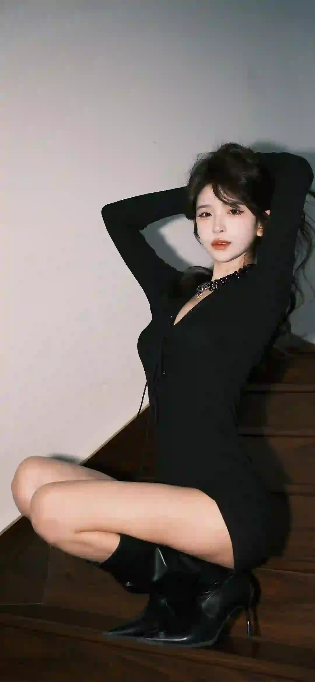 长发美腿 黑色衣服 高跟鞋 长腿美女 黑色包臀裙