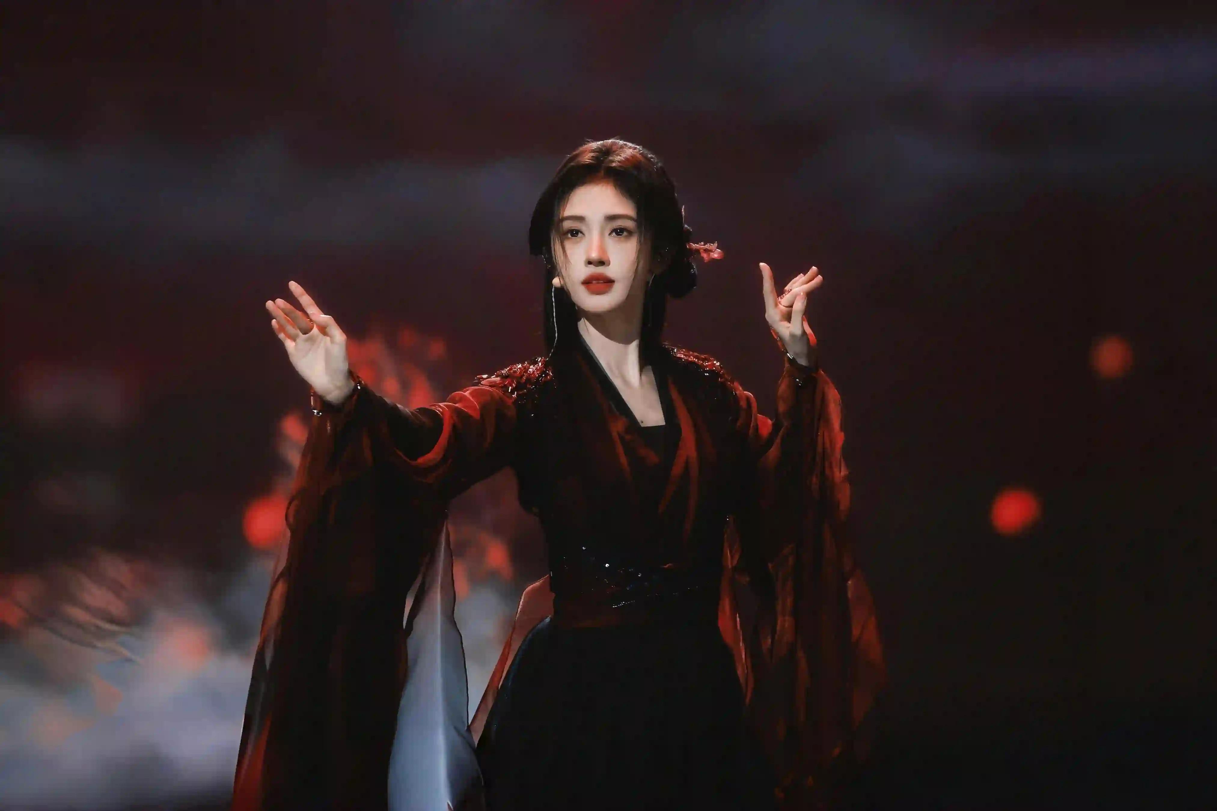 红衣汉服 烟雾光影 唯美 剧照 古风 鞠婧祎