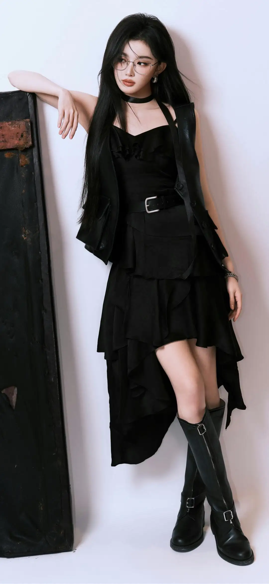 酷酷的长发 黑裙美女 戴眼镜的美女