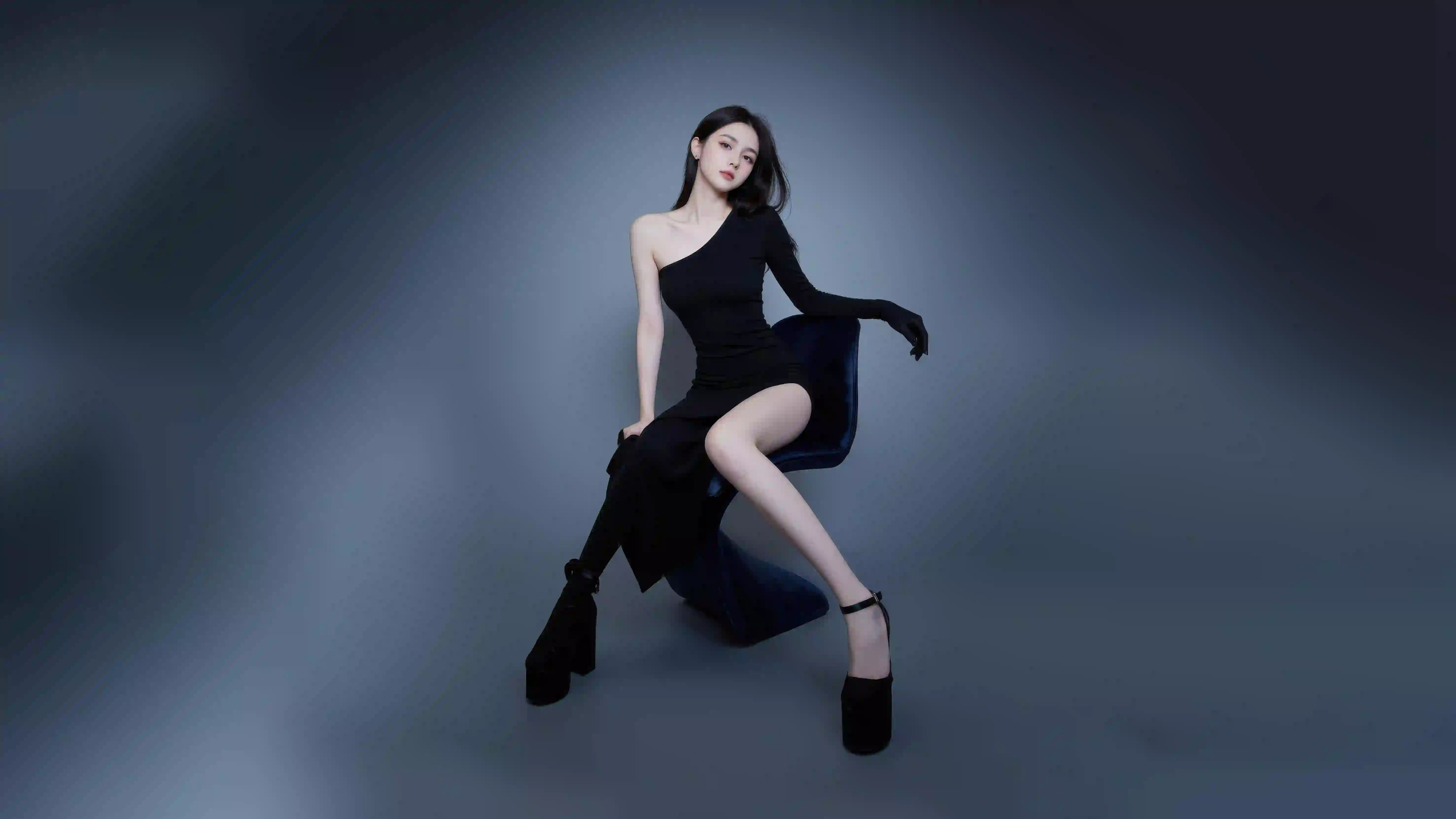 长发性感美女  黑色裙子 美腿