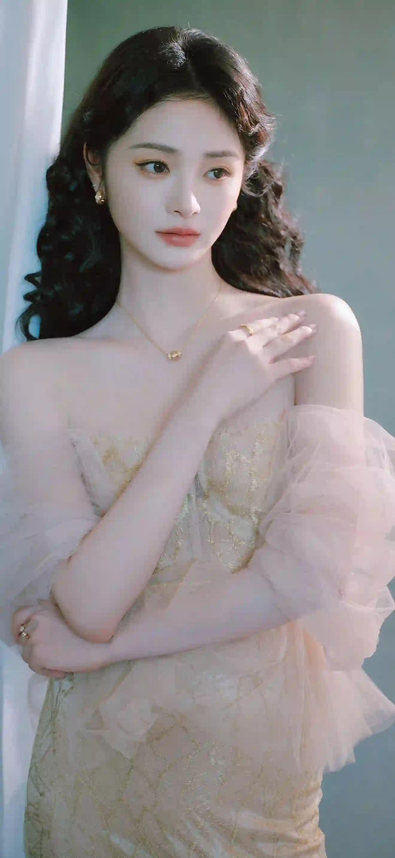 长发美女 周洁琼 抹胸穿搭 性感美女