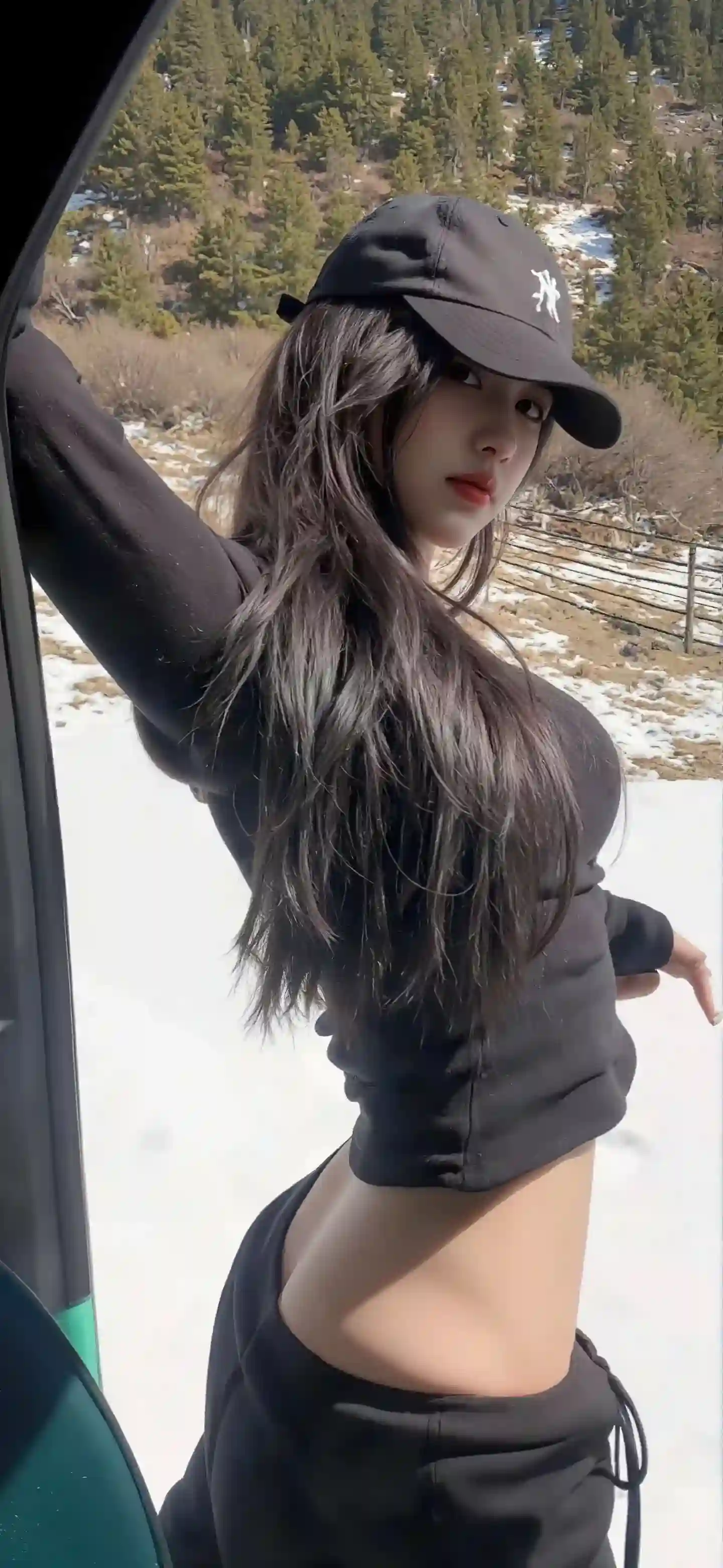 长发戴帽女孩 长发女孩 户外写真 性感美女