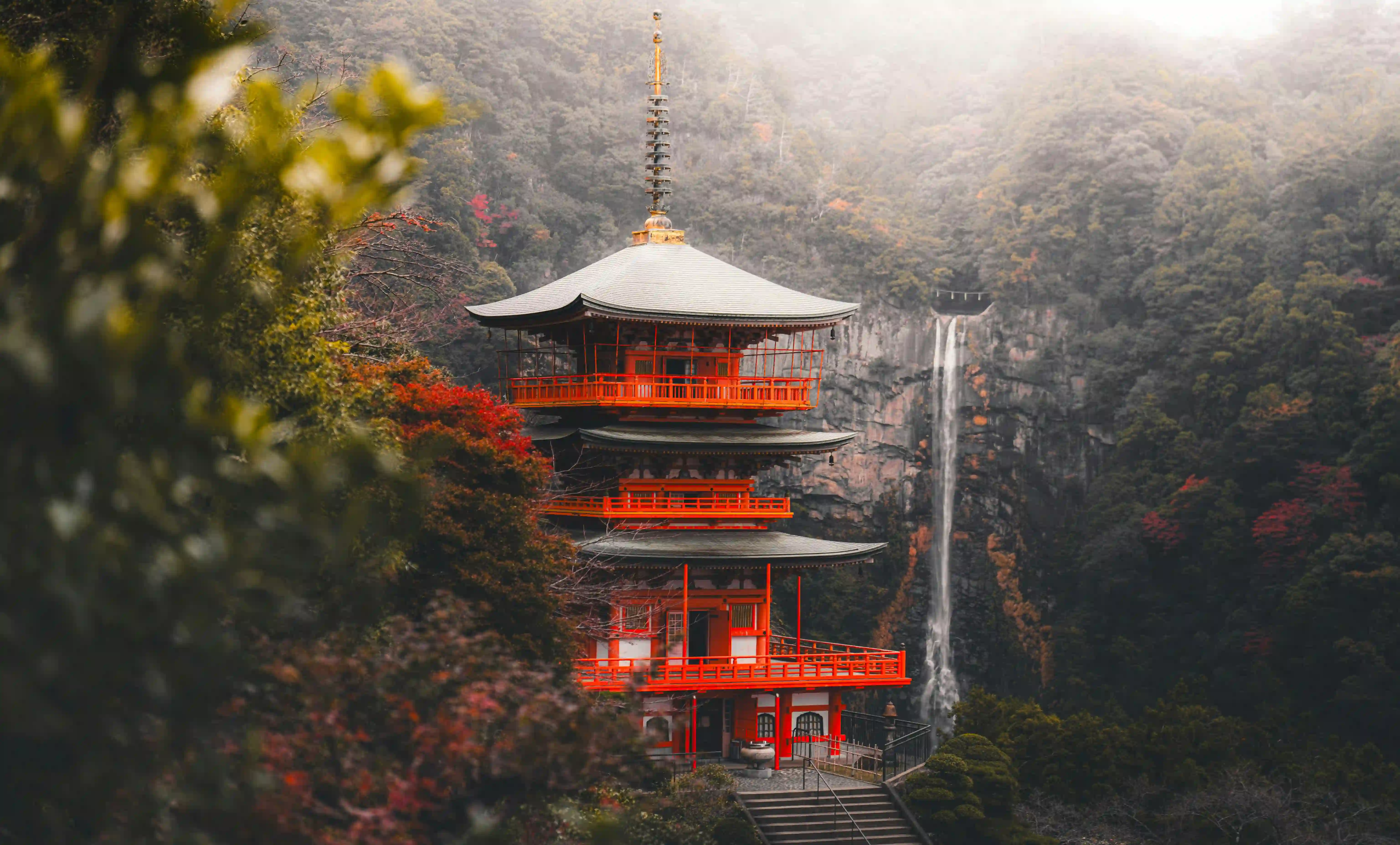 山间宝塔 瀑布风景 秋色红叶 日式古建筑 自然风光