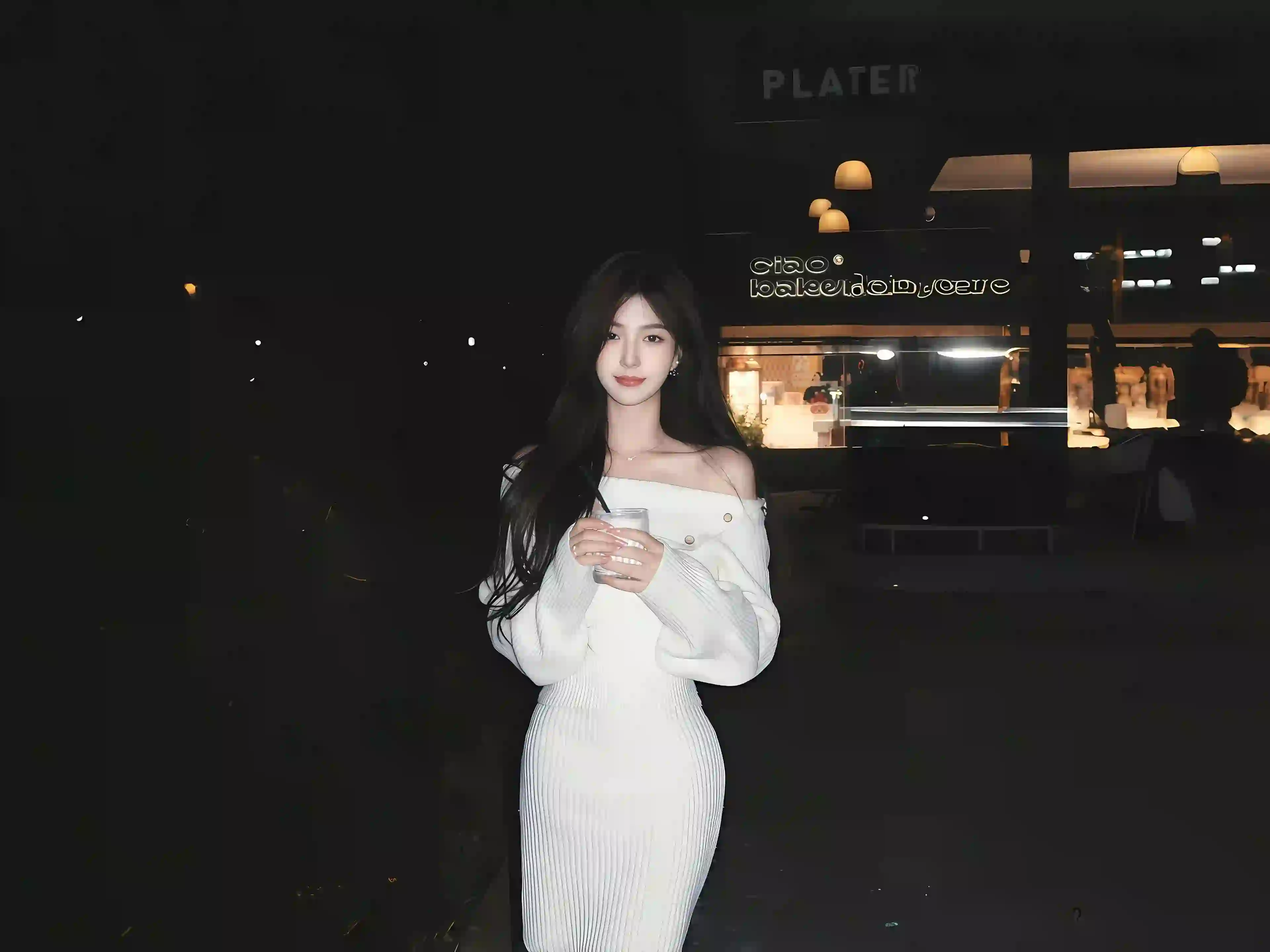 长发白裙美女 夜晚 白色抹胸长裙美女
