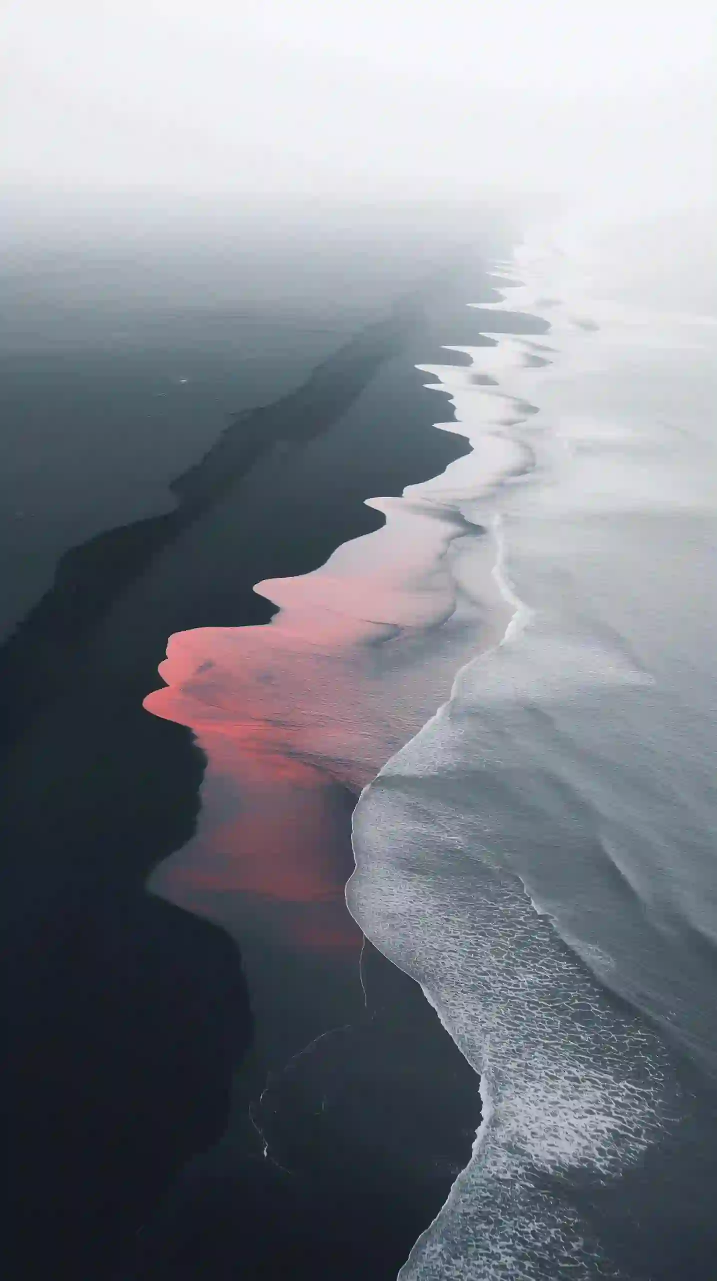 航拍 海岸线 黑沙滩 海浪 泡沫 粉色潮汐 壮丽 风景