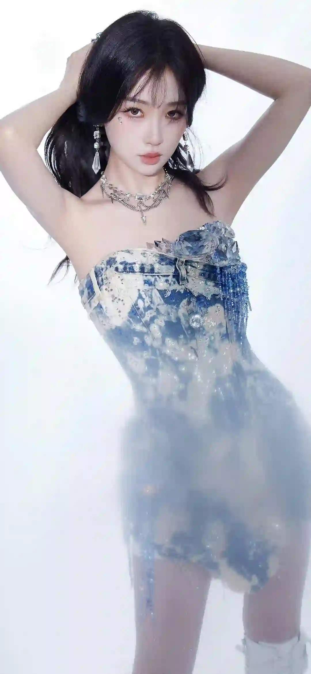 美女明星  虞书欣 性感 抹胸穿搭