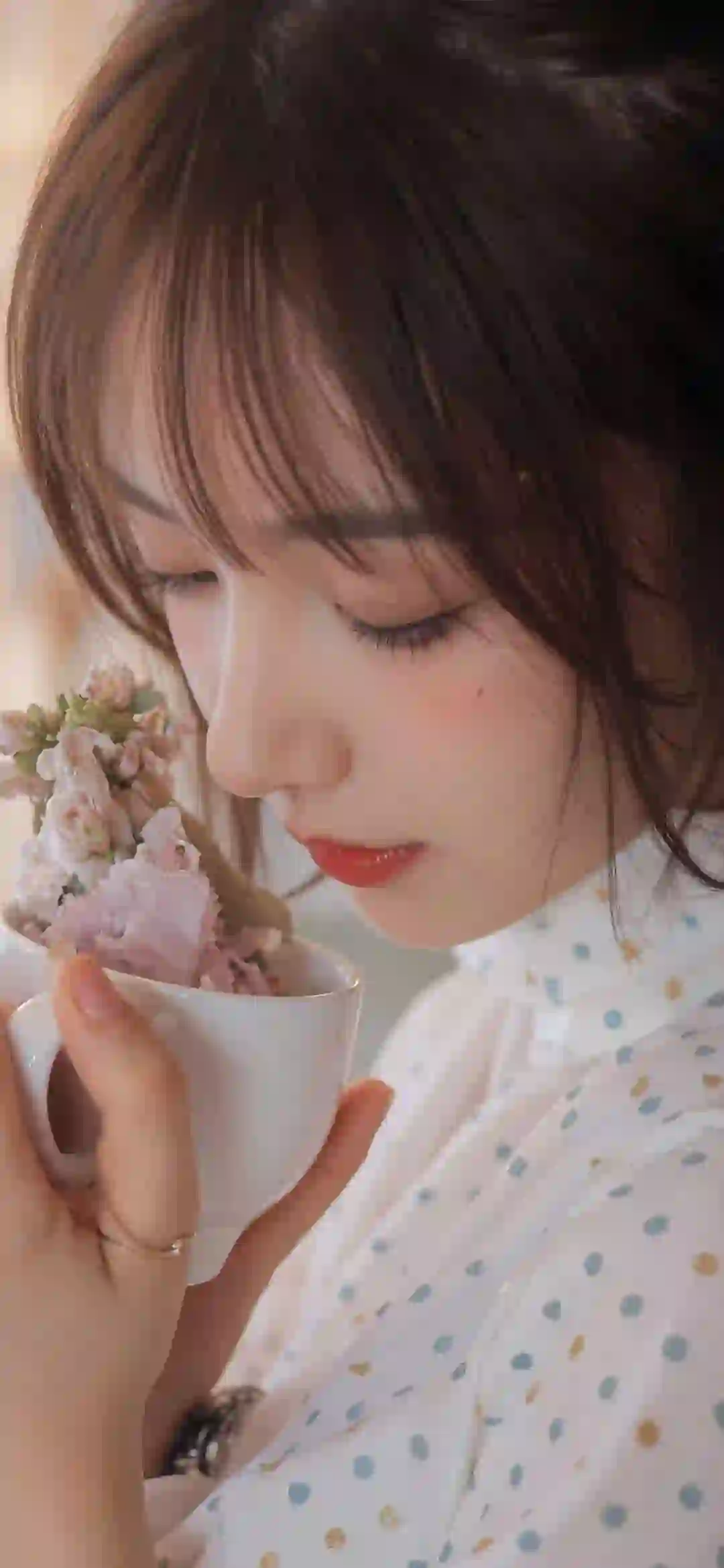 可爱清纯美女  斑点衬衫