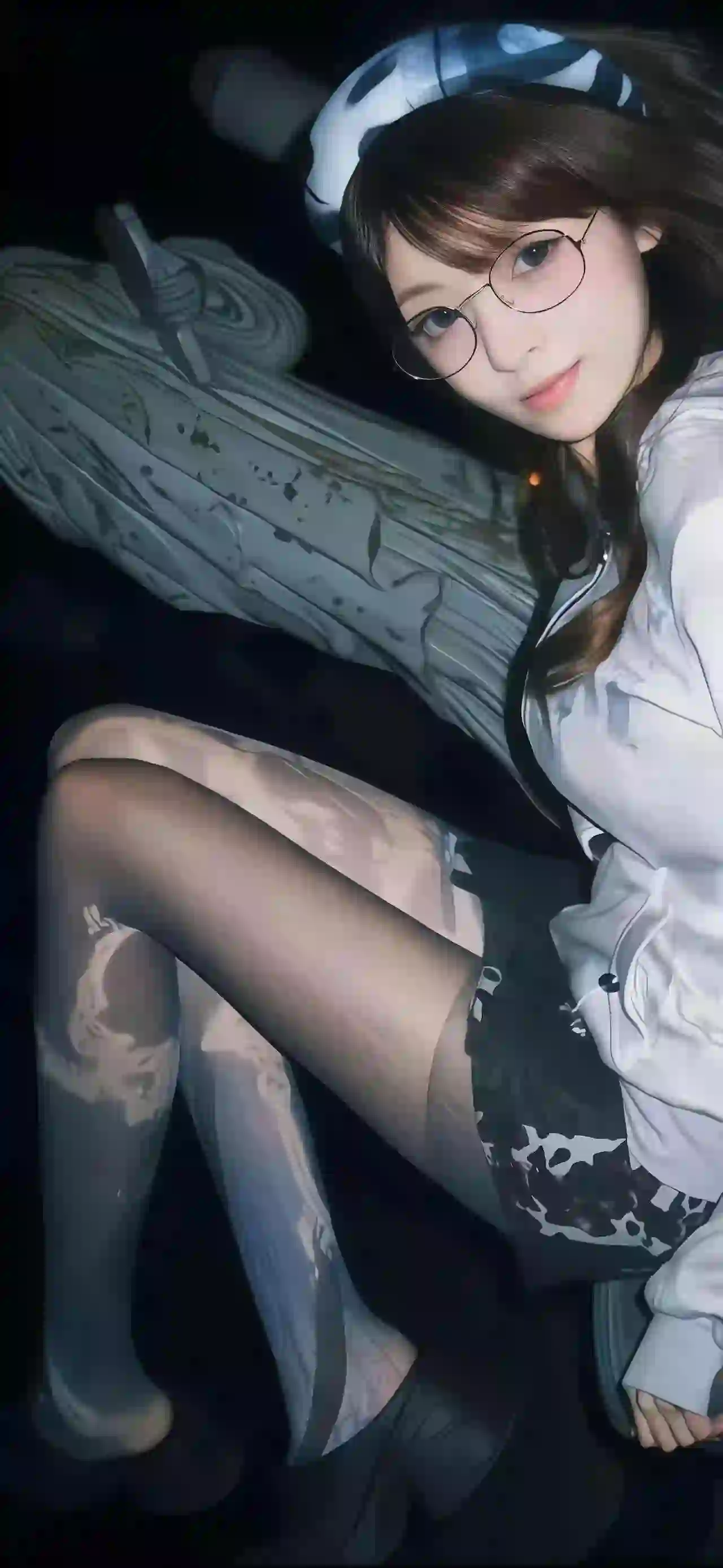 戴着眼镜的性感美女 长腿美女 丝袜美腿