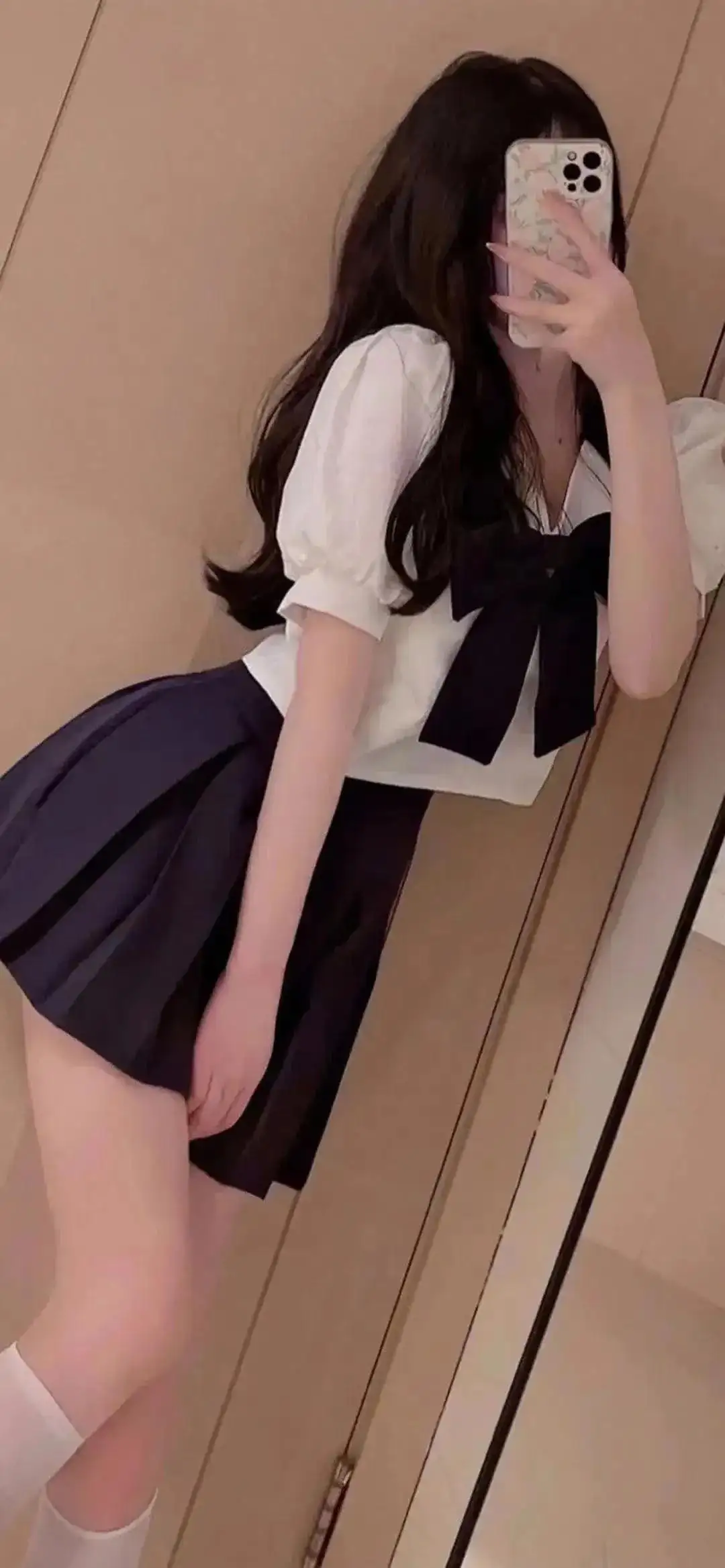 可爱长发美女jk制服自拍