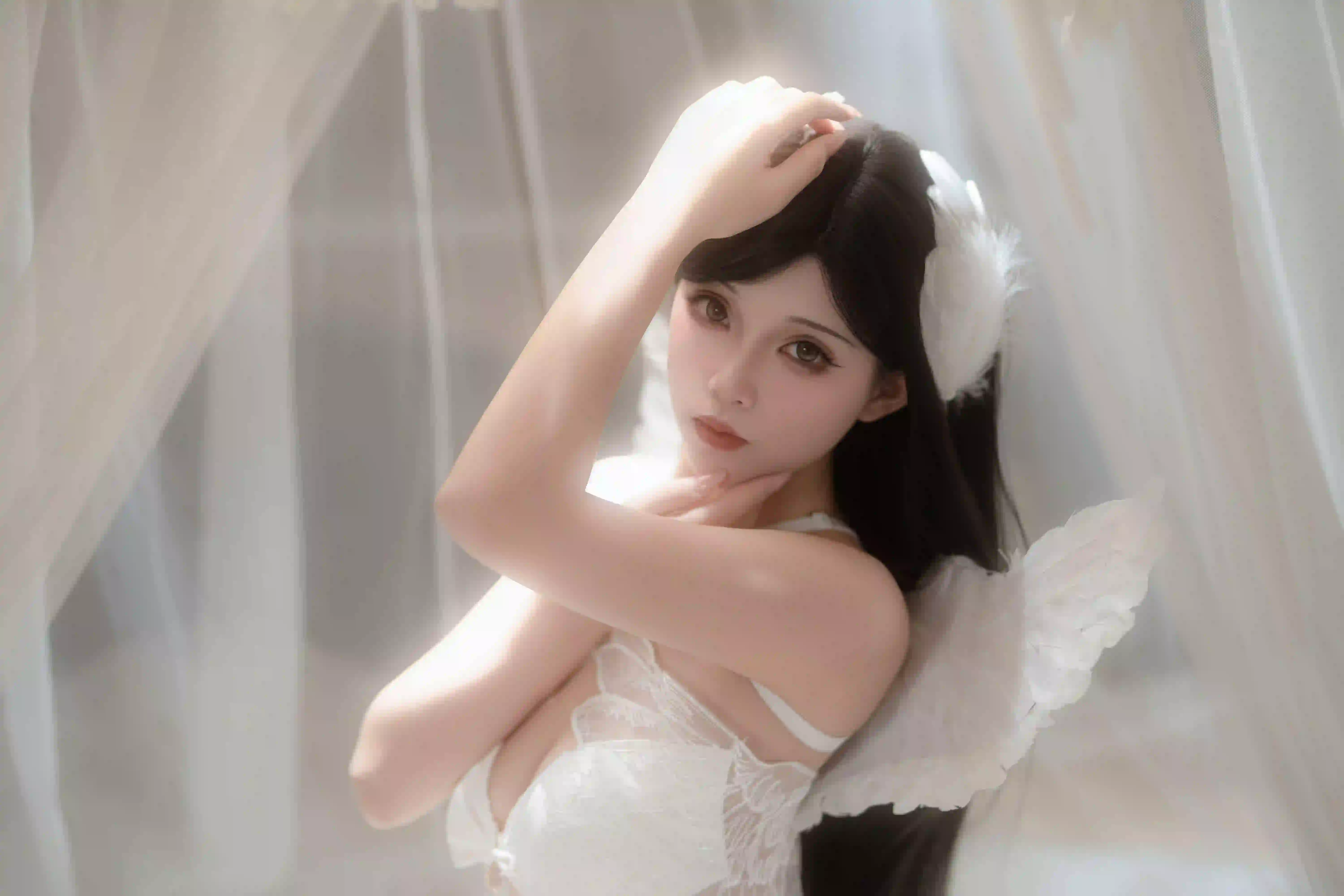 长发清纯美女 白色天使翅膀