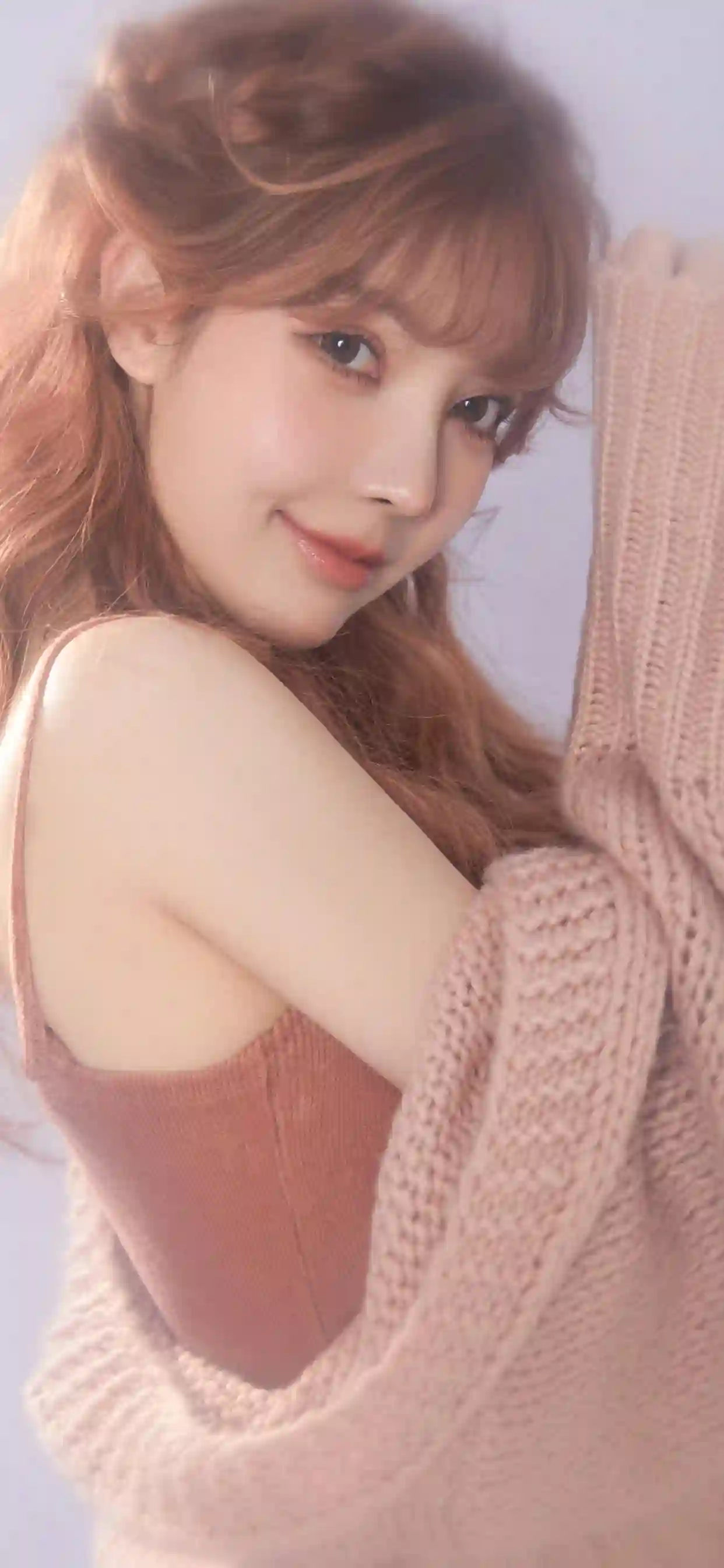 穿着毛线衣服的清纯可爱女孩 