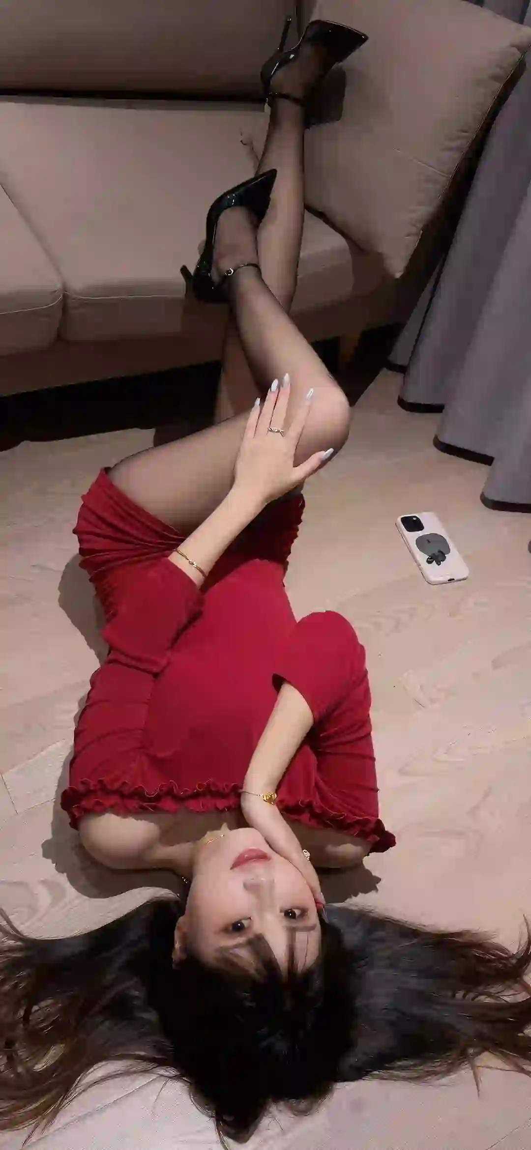 长发红裙美女 性感美女 长腿美女 黑色丝袜 红色裙子 