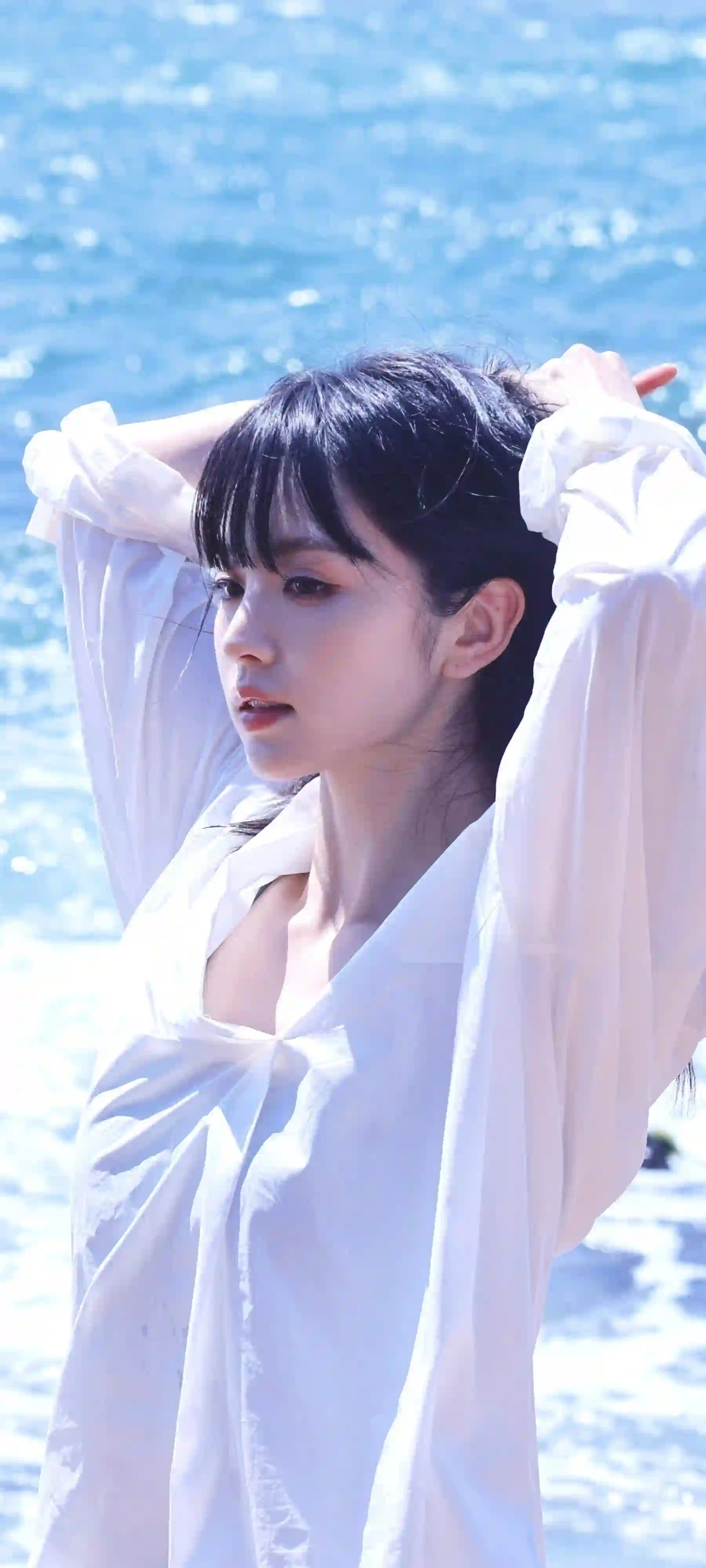 长发美女 白色衣服 海水 户外性感美女