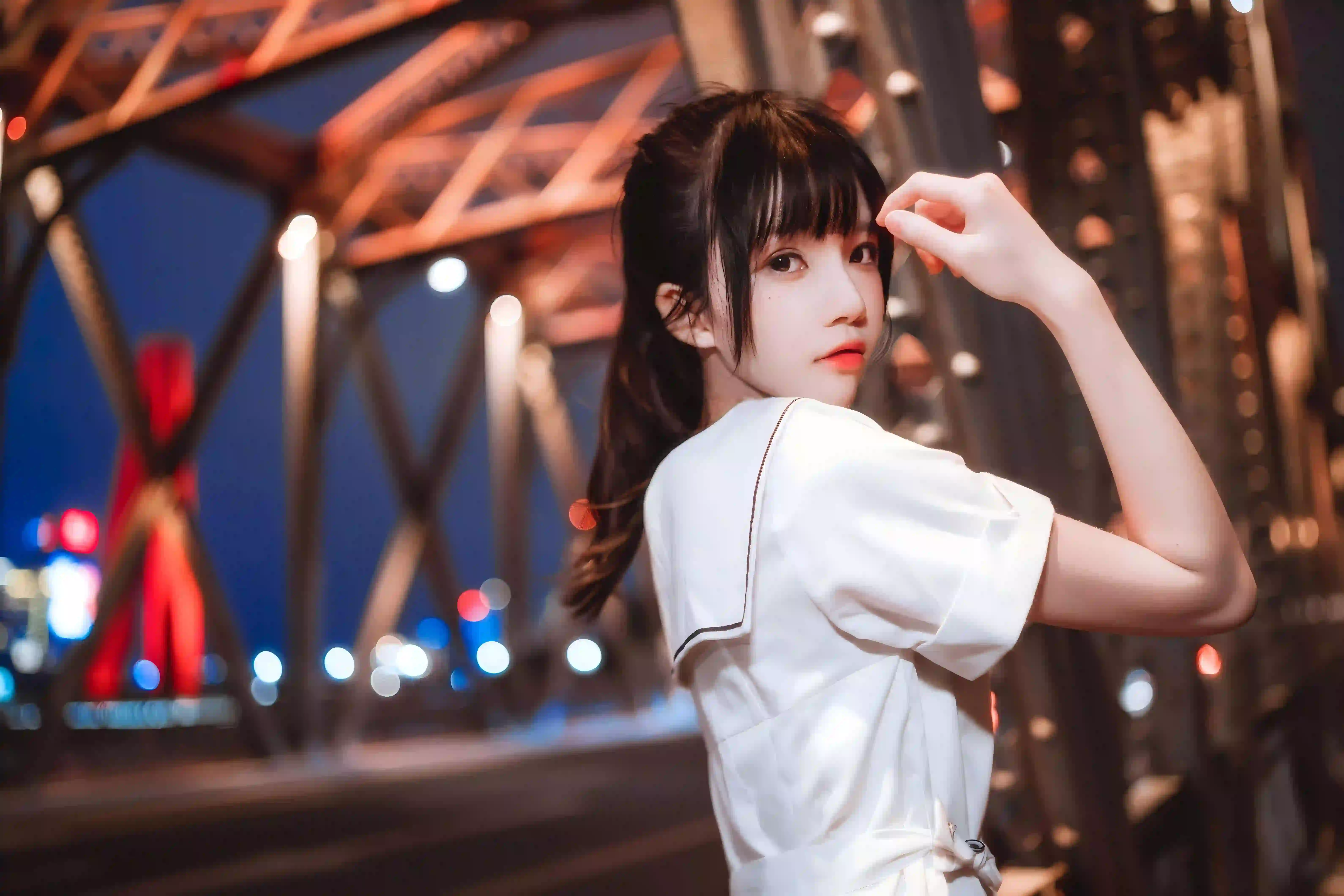 长发美女 清纯 可爱 纯欲 白色衣服 侧脸