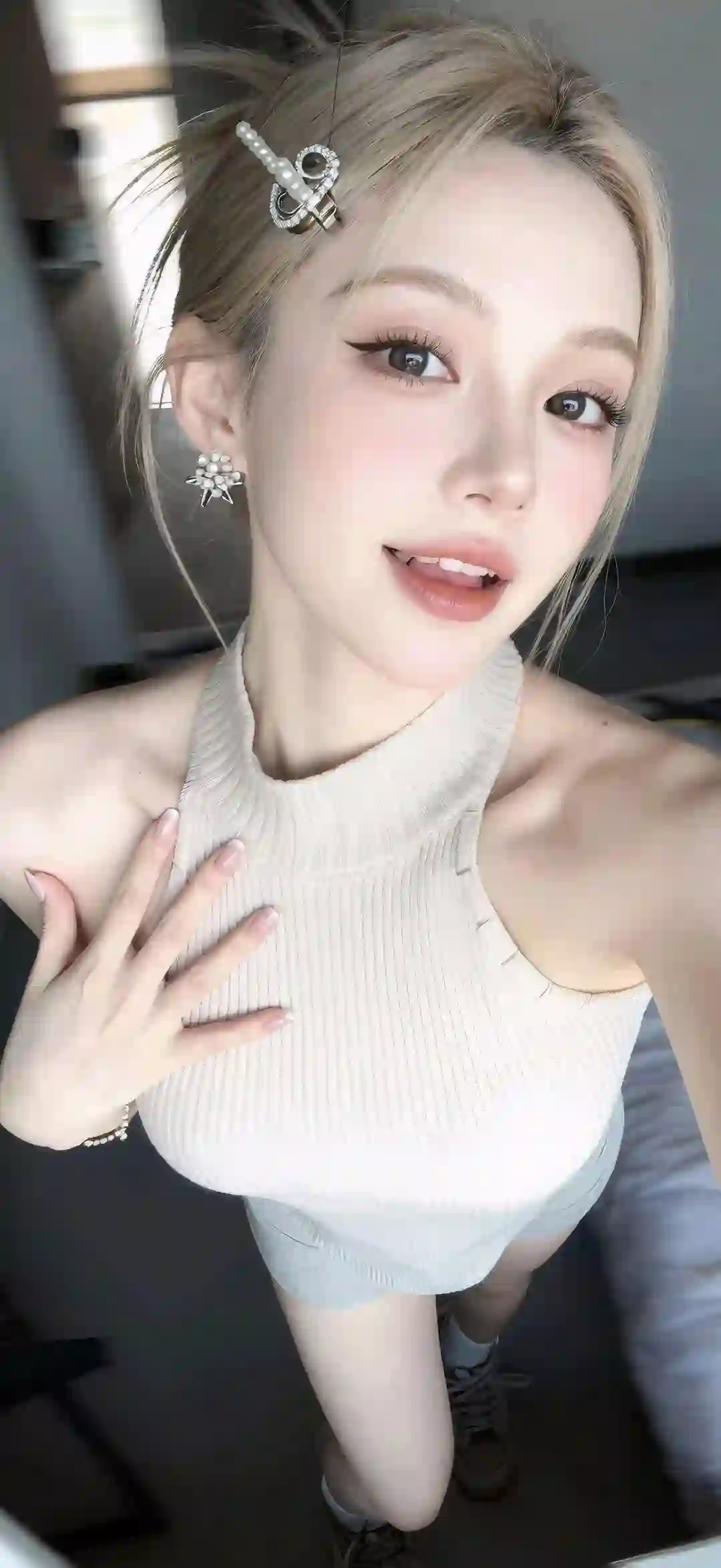 浅发美女 自拍 室内 时尚穿搭