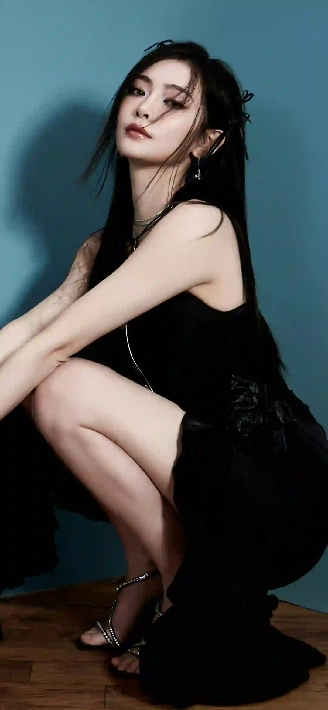 酷酷的女孩 长发女孩 黑色长裙美女 时尚