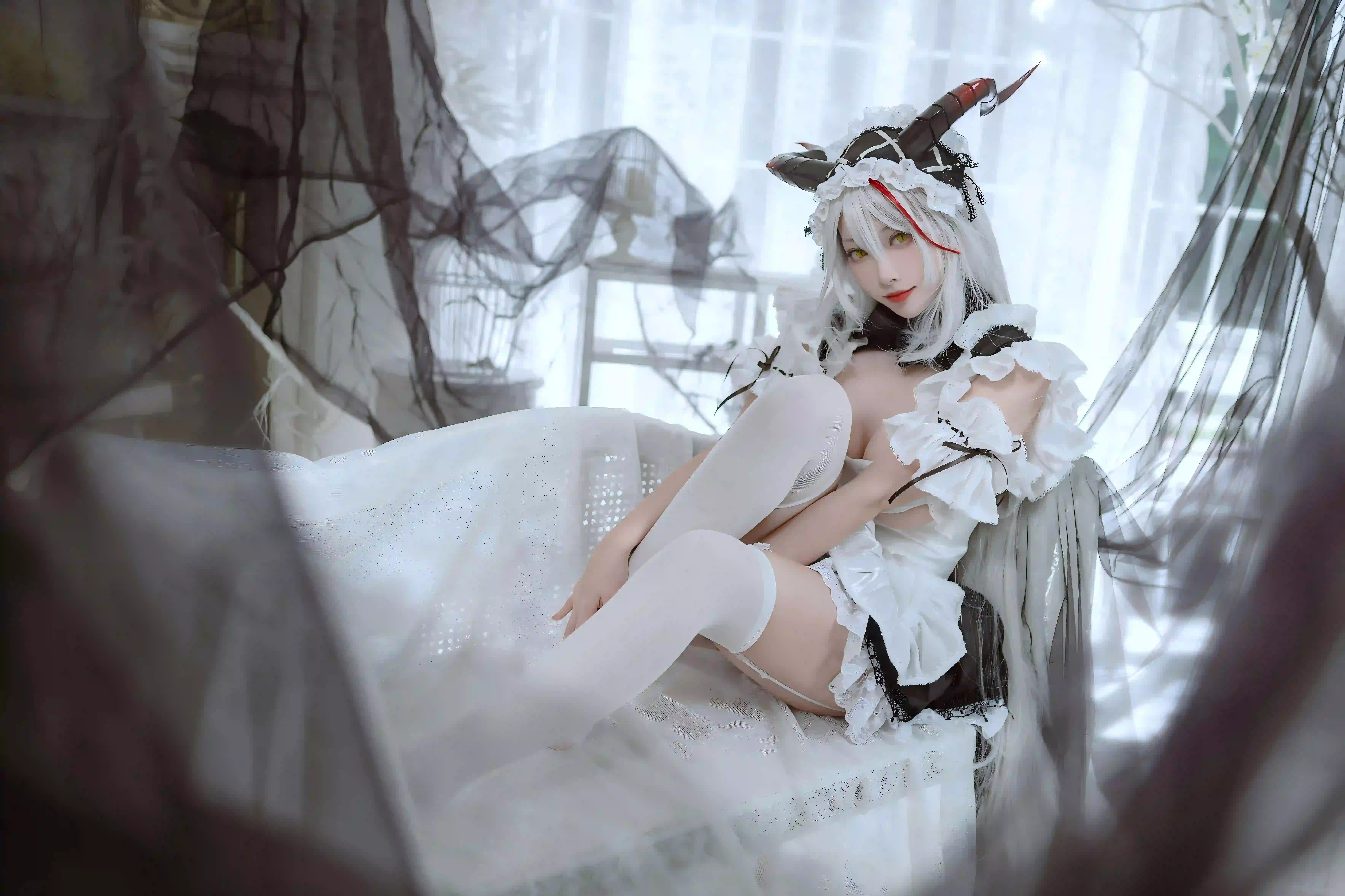 白色头发 长发美女 Coser 白色丝袜 居家写真 私房写真