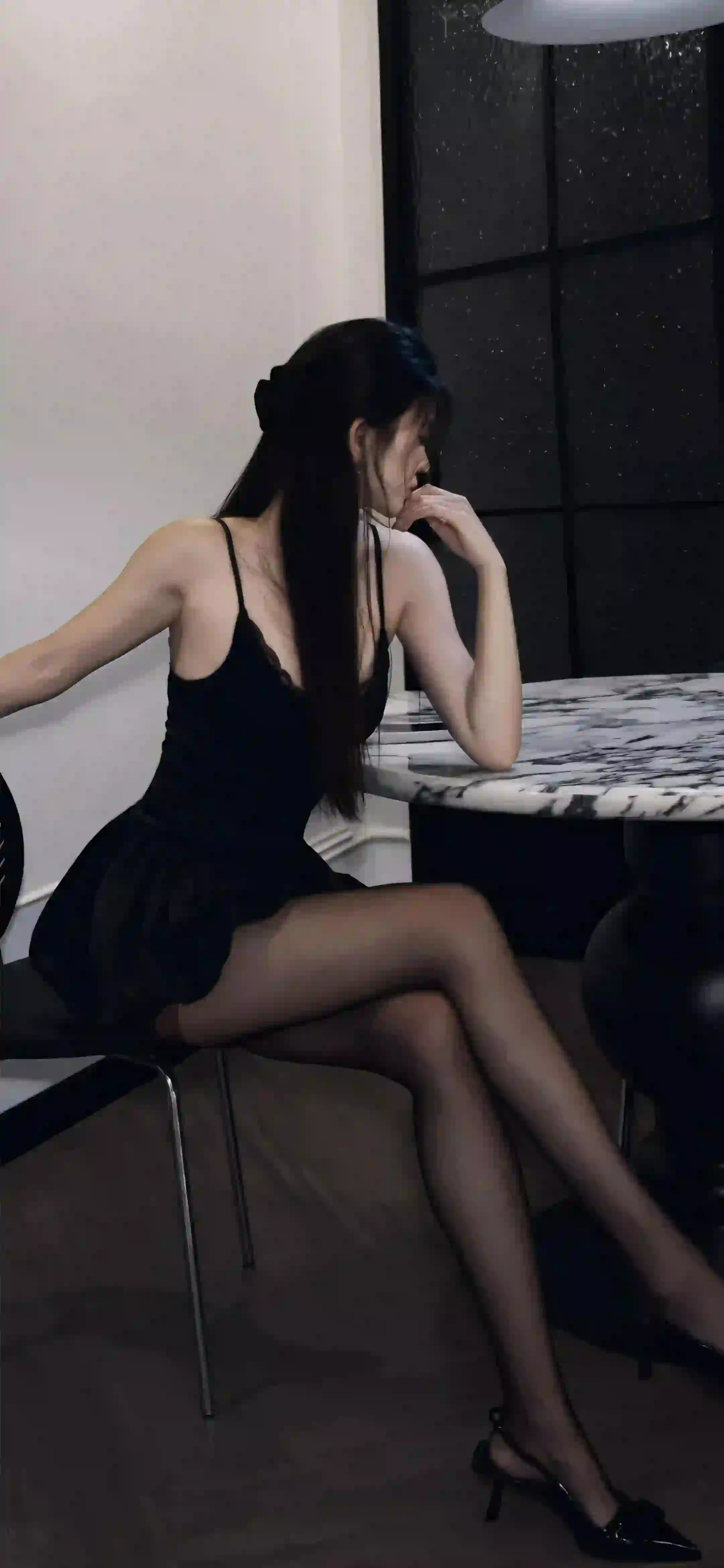 长腿丝袜美女 黑色丝袜 高跟鞋 吊带 黑色吊带