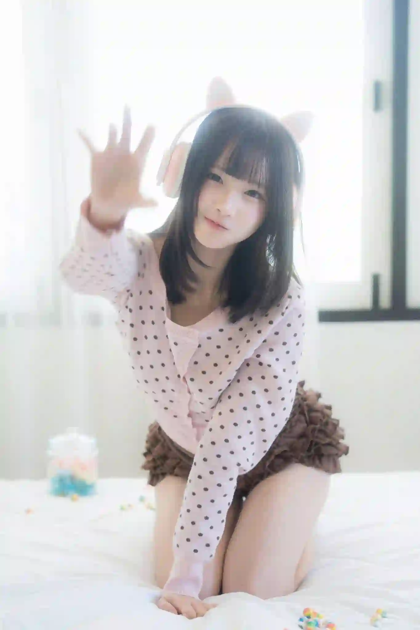 少女 猫耳耳机 跪坐 床上 可爱 日系 清新