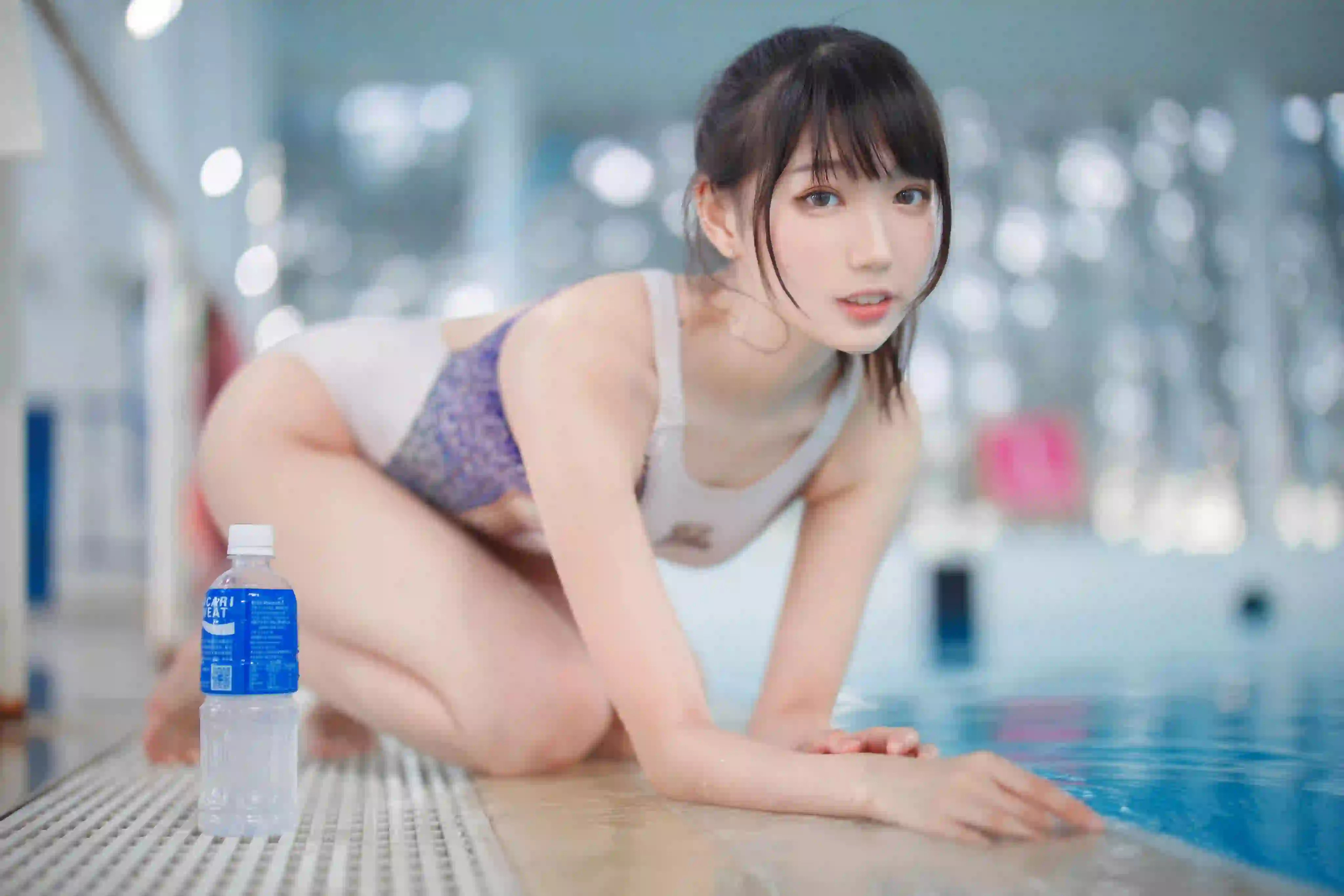 泳池 长发性感美女 泳衣 性感美女 