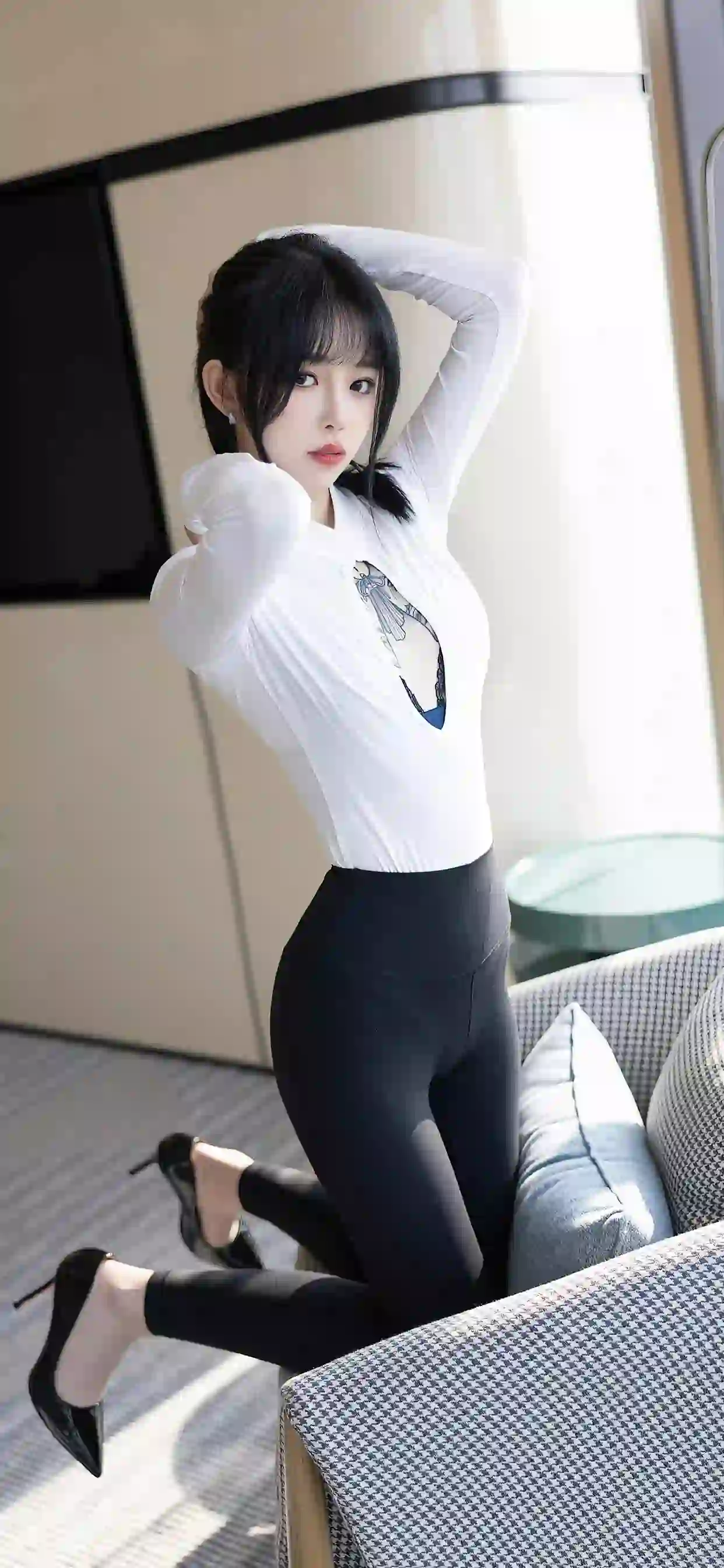 美女 长发美女 性感美女 瑜伽裤 高跟鞋