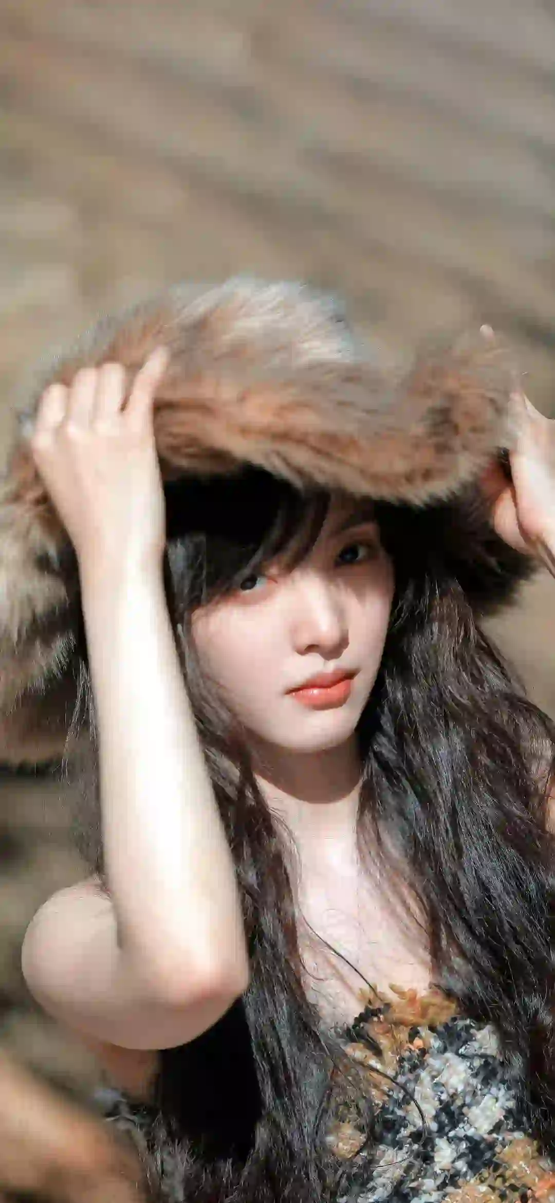 戴着帽子的长发女孩 章若楠