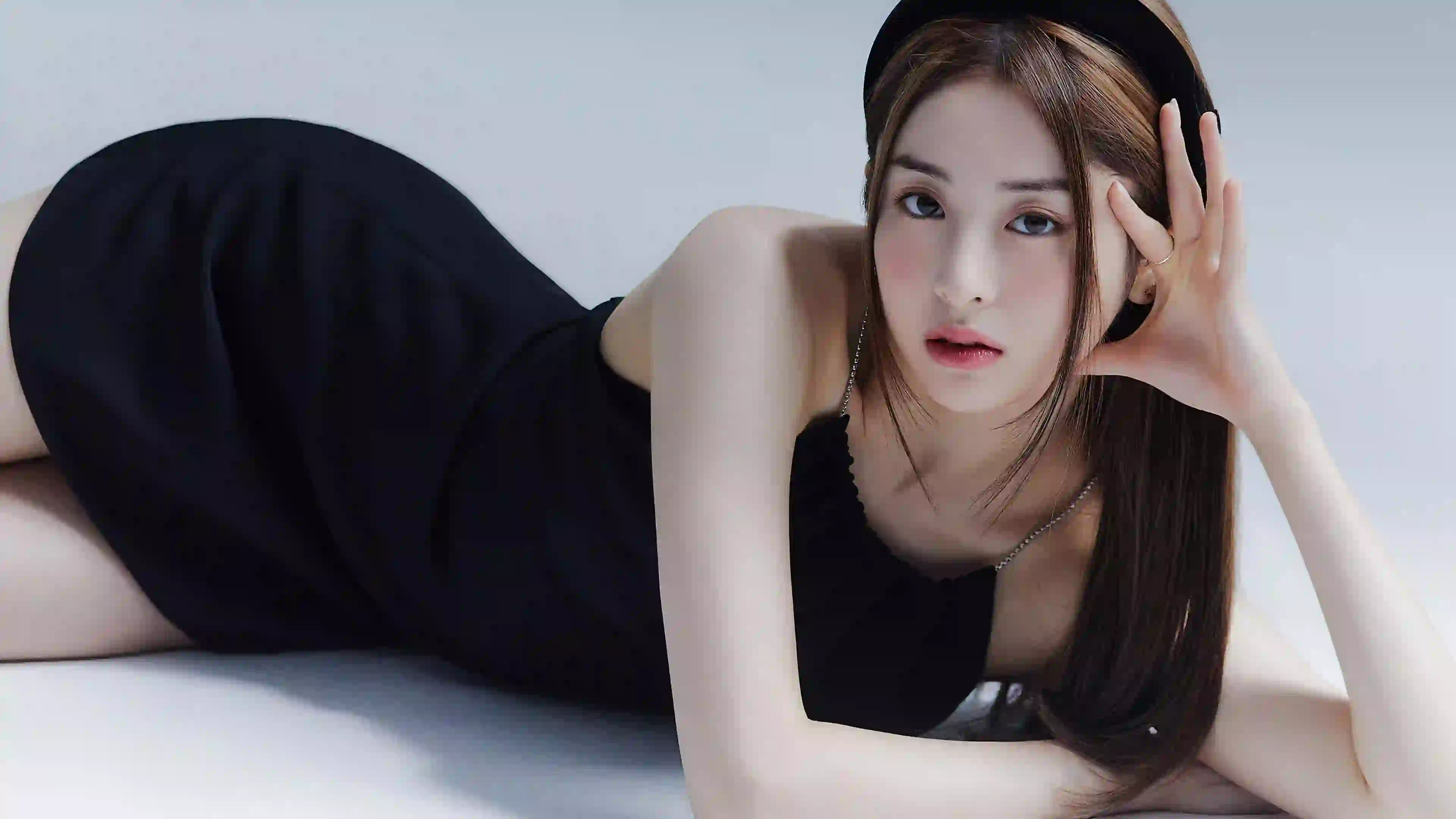 韩国美女 长发美女 性感 写真 黑色裙子 戴着帽子