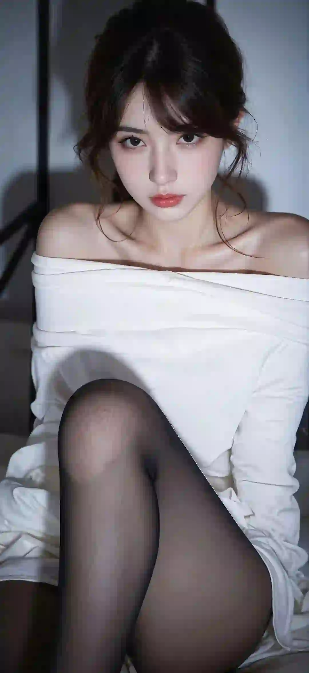 长腿黑丝美女 白色抹胸衣服