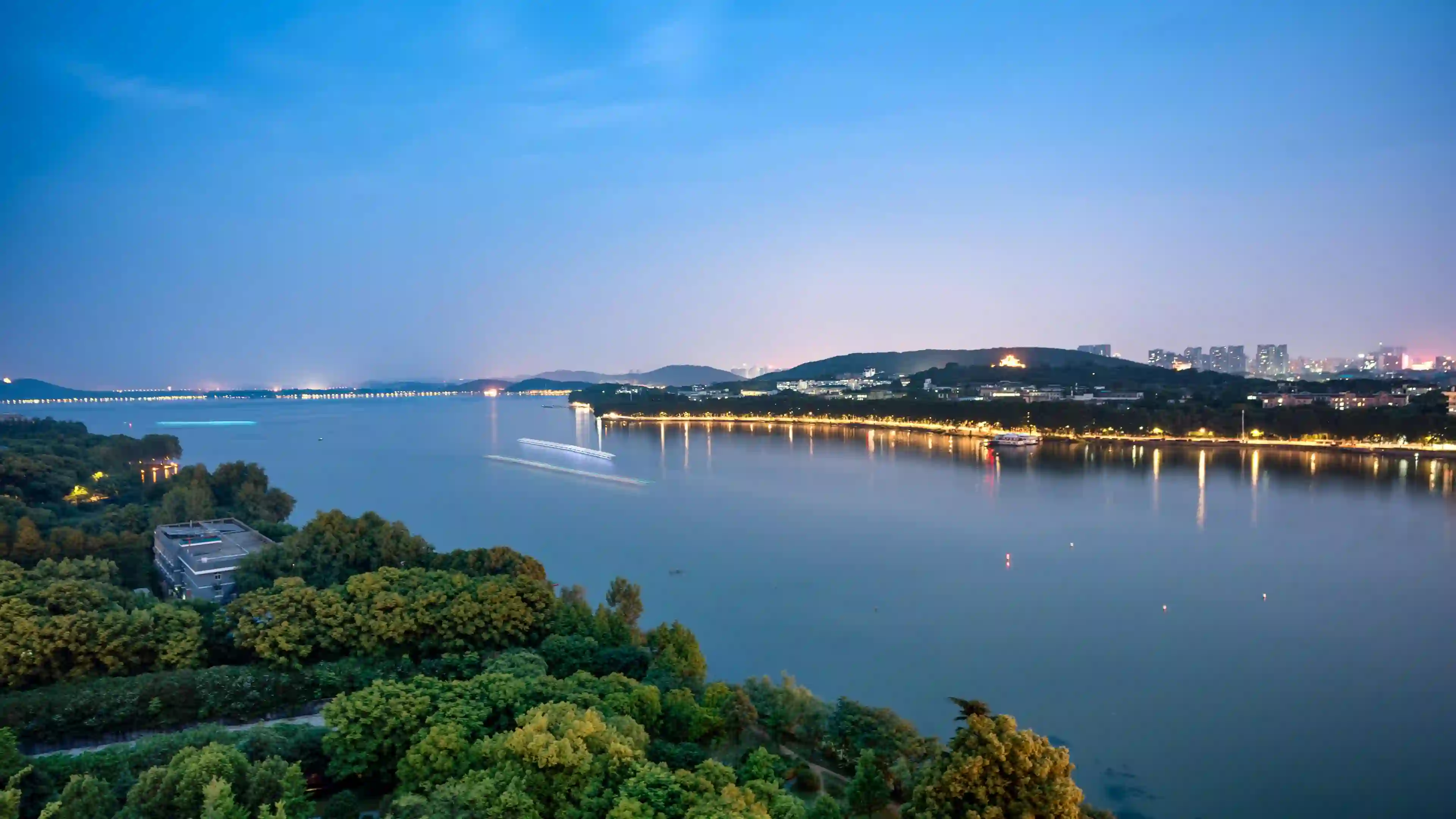 武汉东湖夜晚风景 江 水 城市