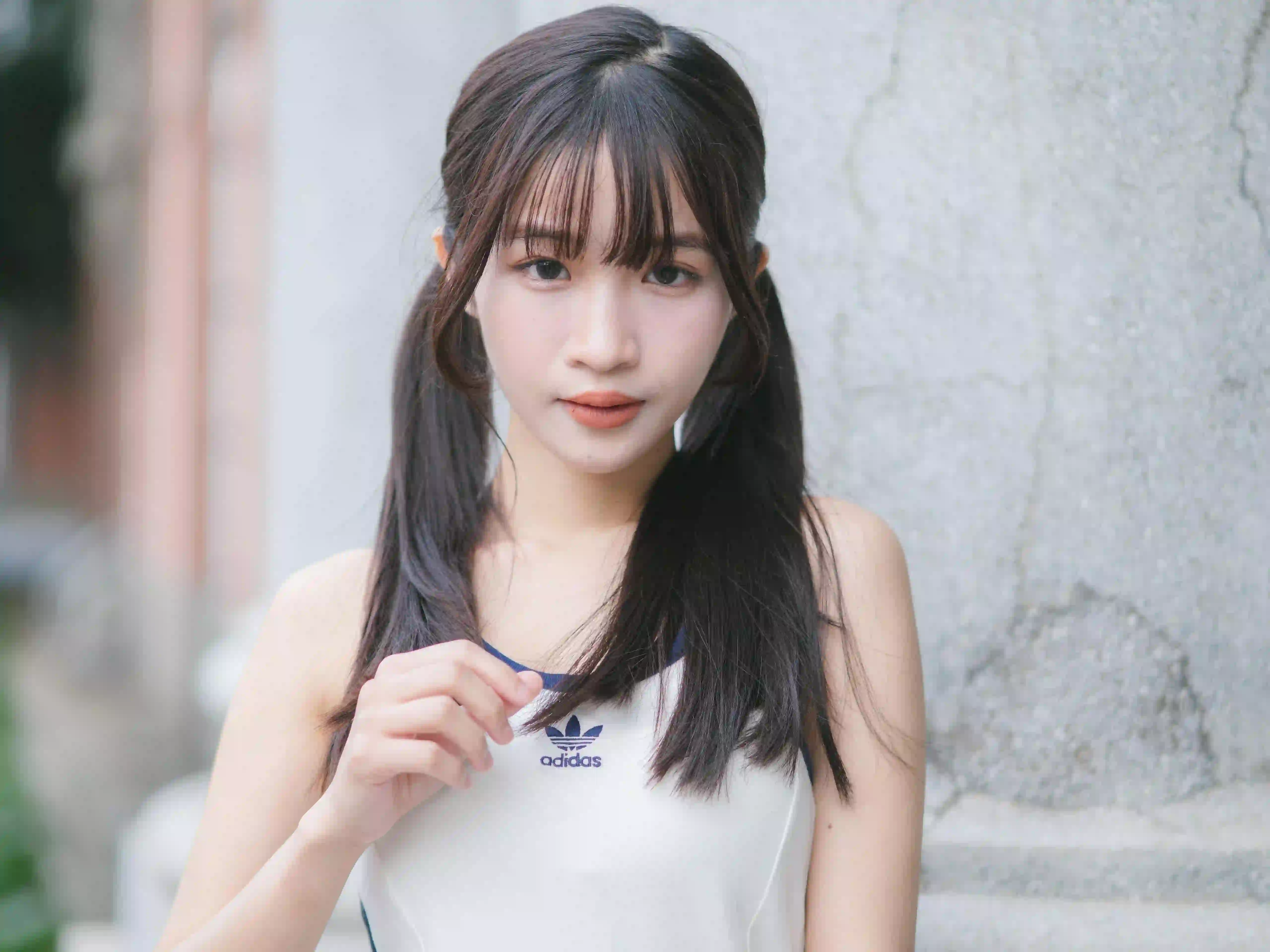 双马尾女孩 长发美女 白色衣服
