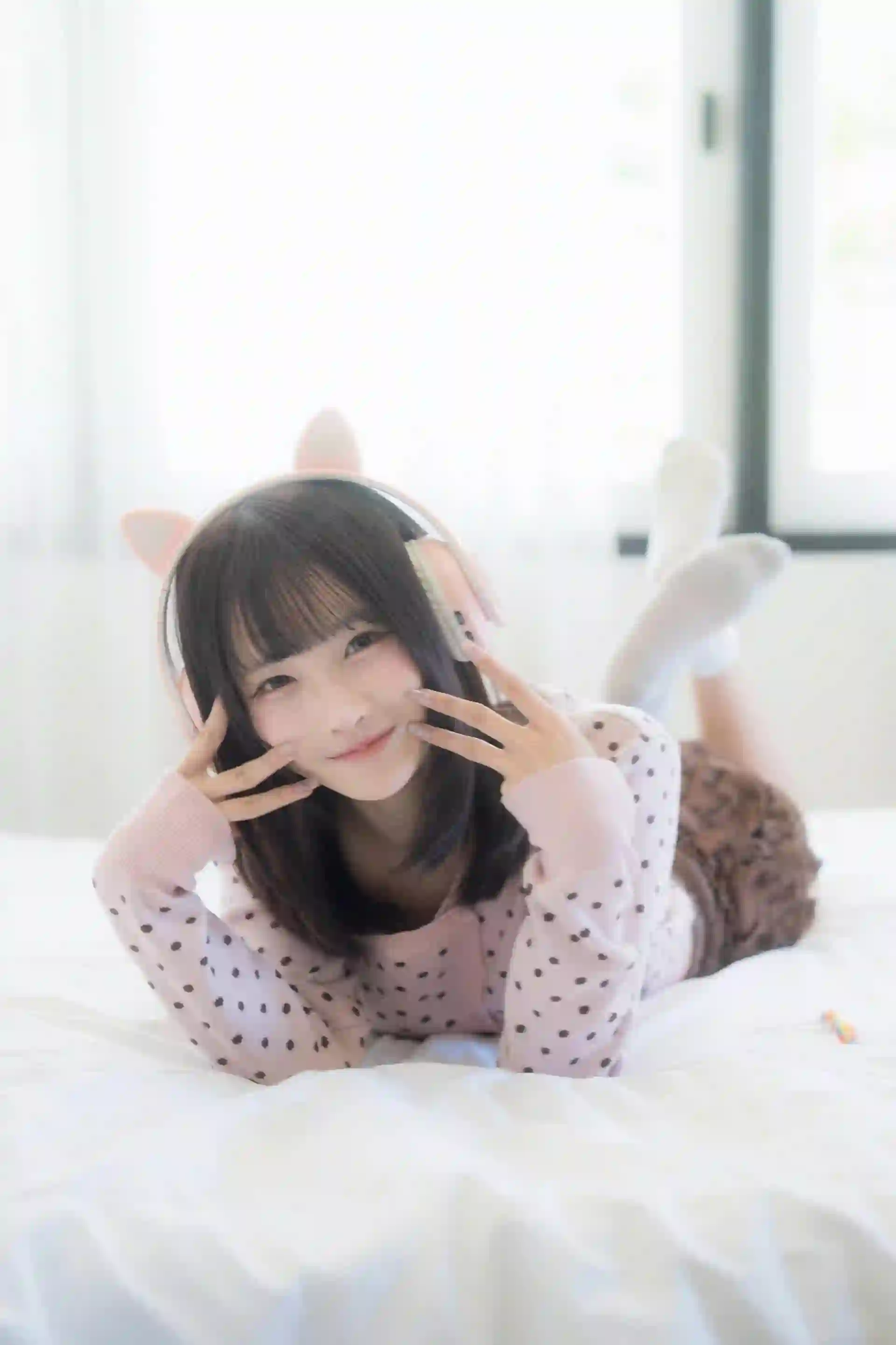 猫耳耳机 少女写真 可爱 趴姿 卧室 清纯 粉色
