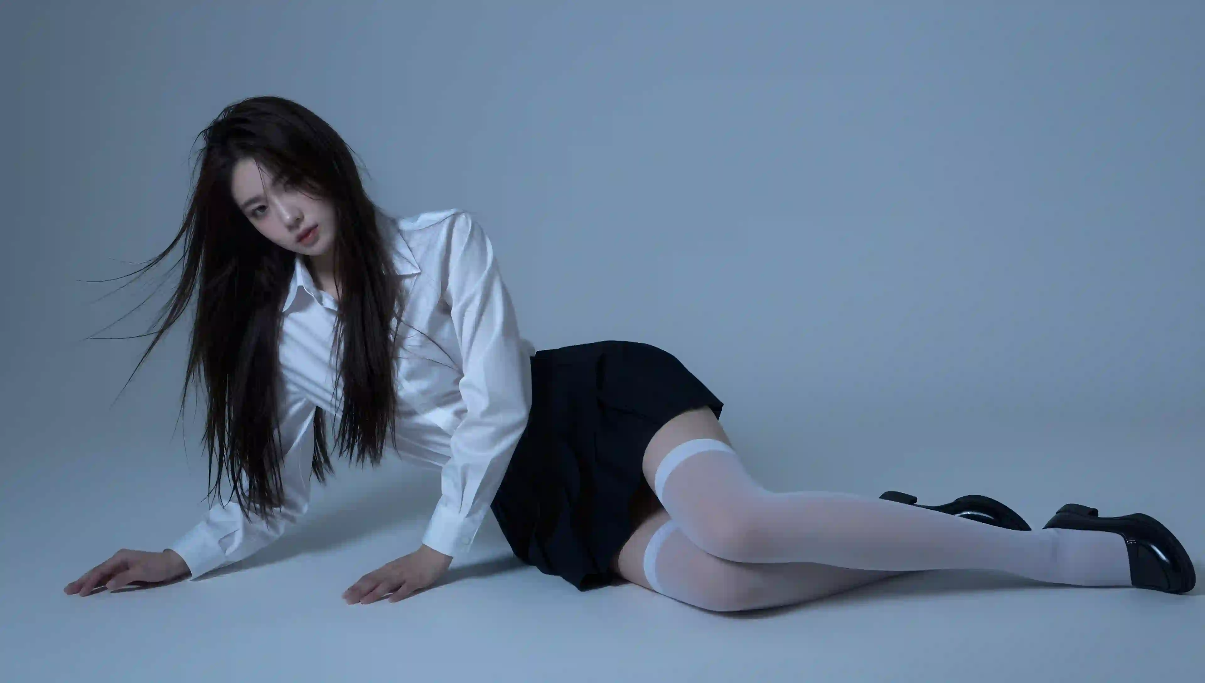 长发美女 jk 白色衬衫 黑色裙子 白丝 白色丝袜