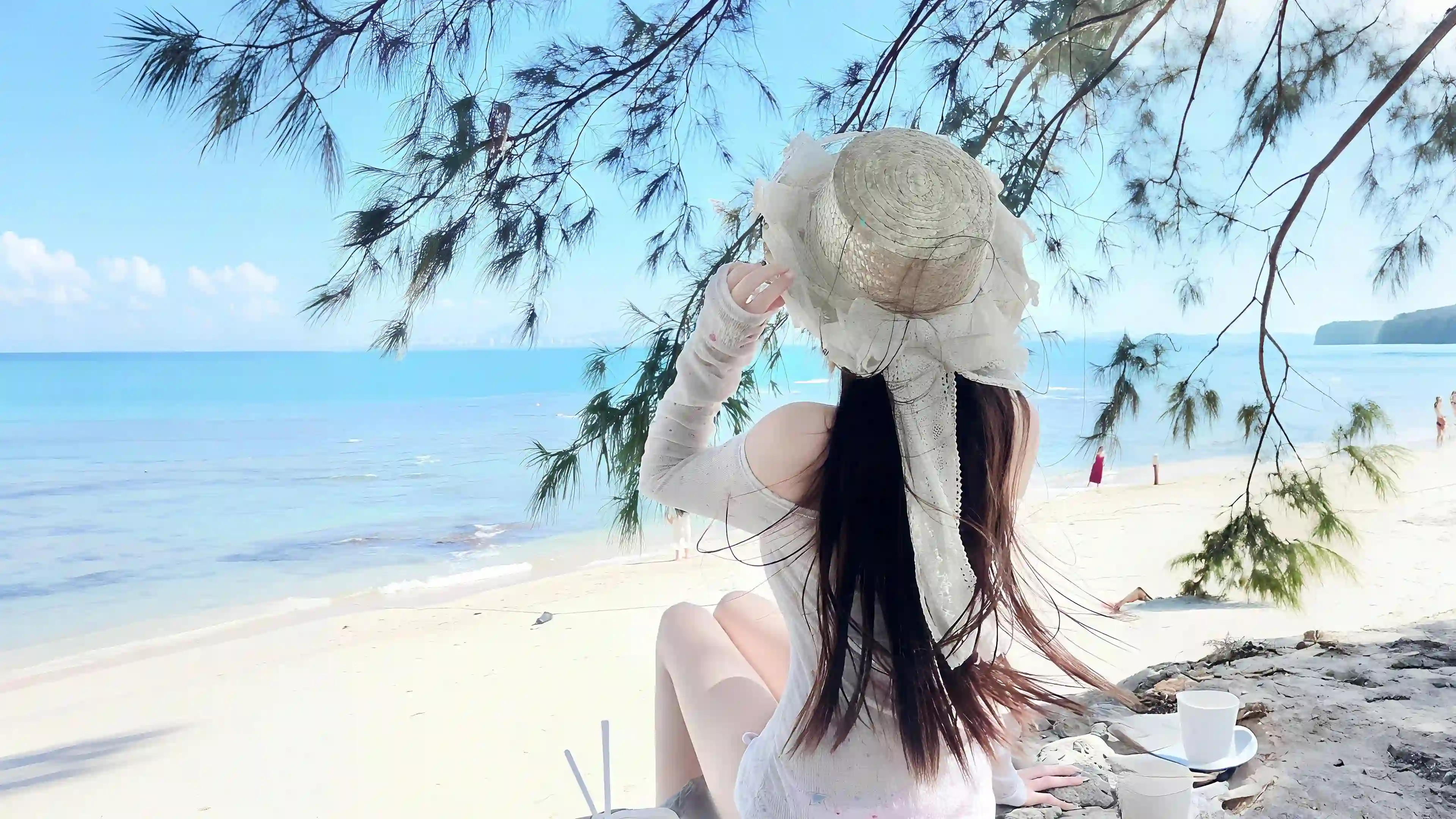 休闲 户外 沙滩 白色帽子 白色裙子 夏日