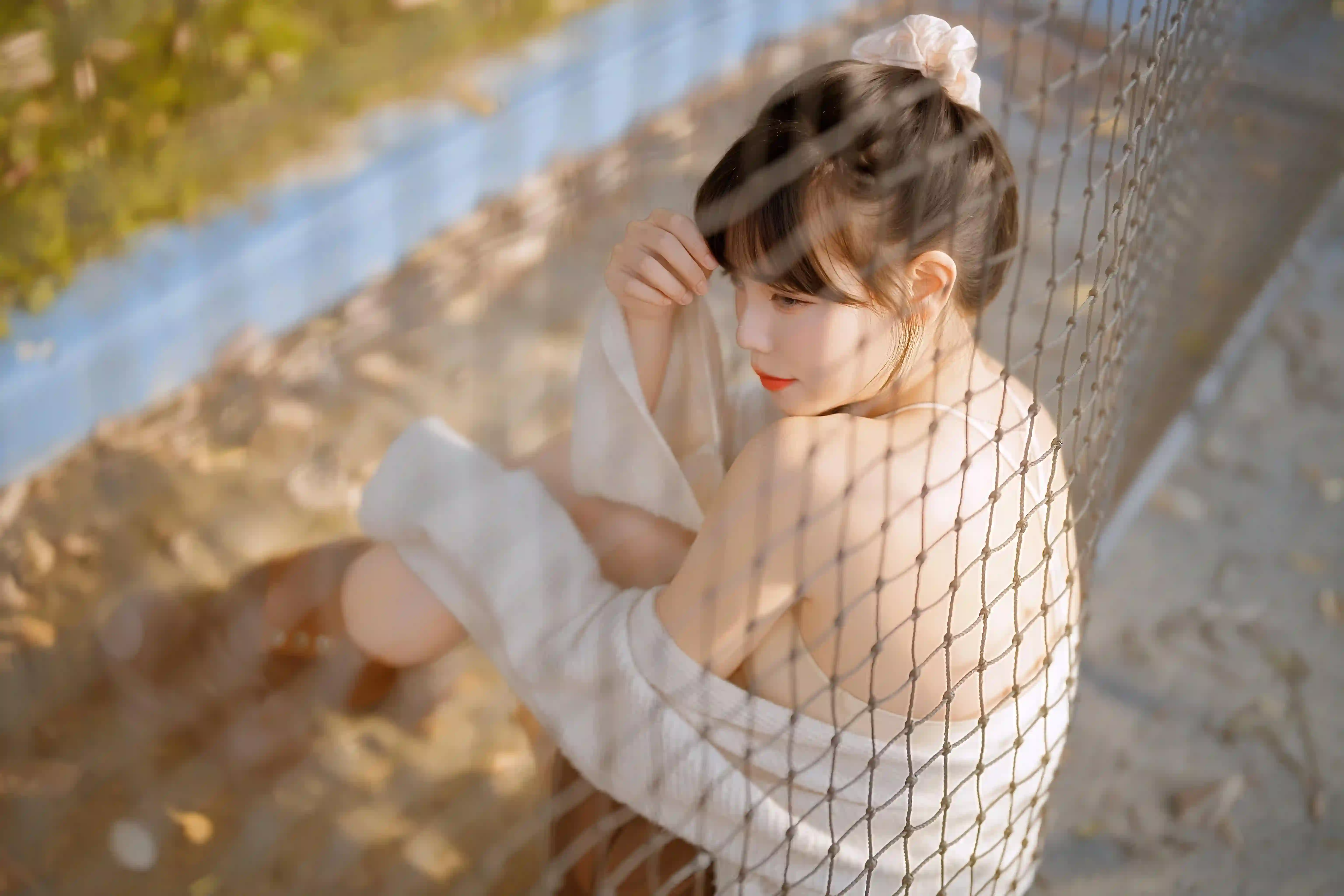 美女 网 高马尾 白色衣服 