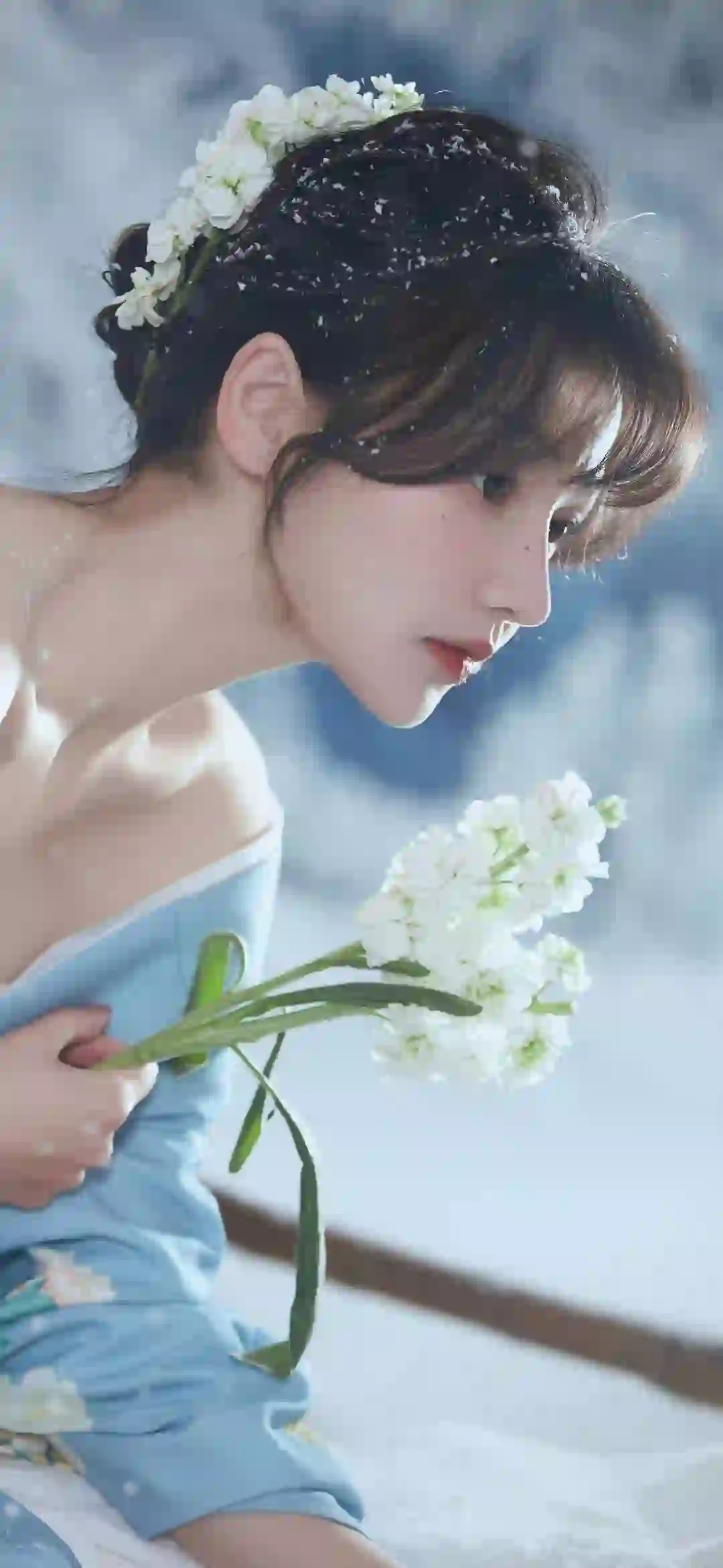 雪地 长发清纯美女 和服 白色花朵