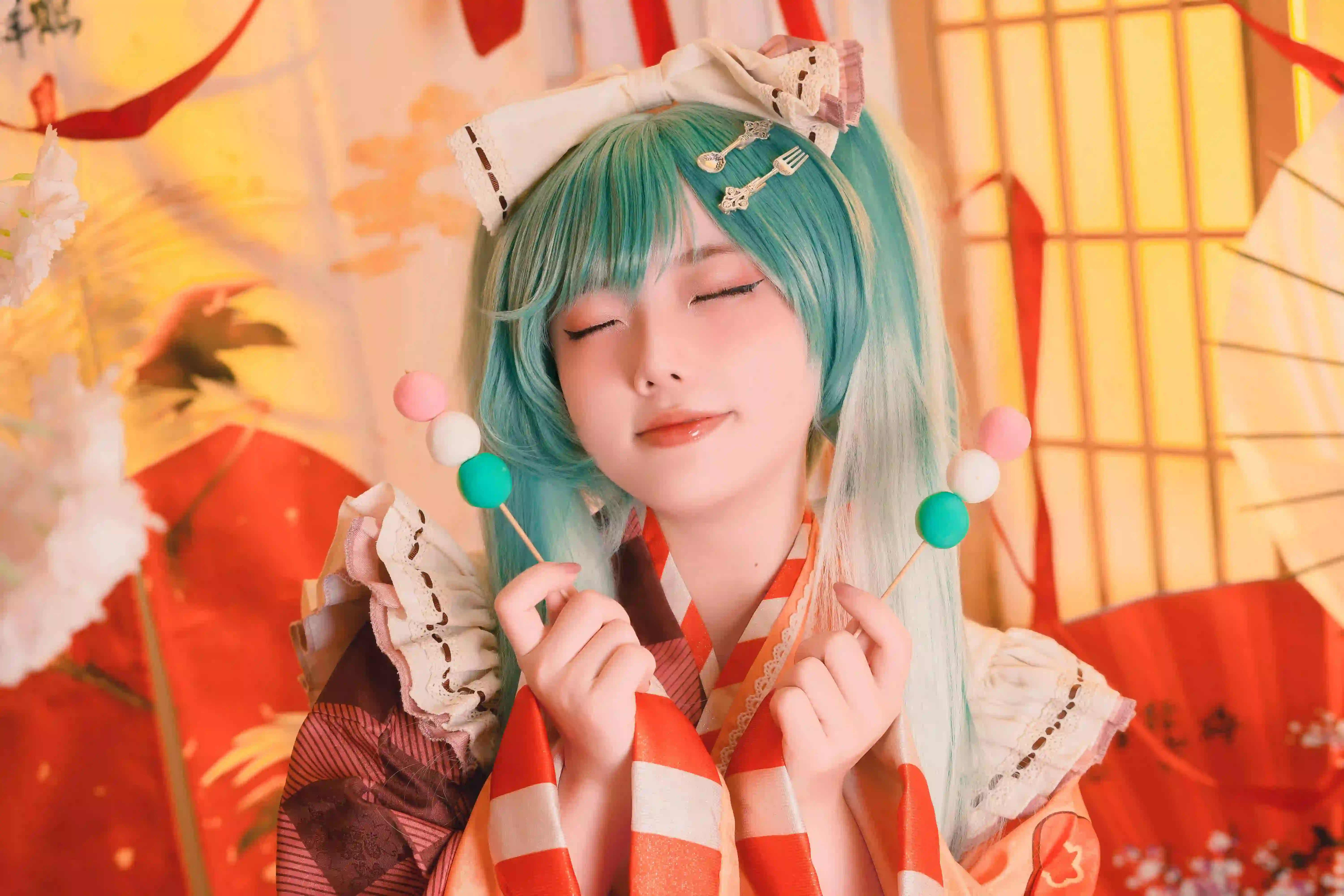 日式风格 绿色头发 cos 闭眼 甜美女孩