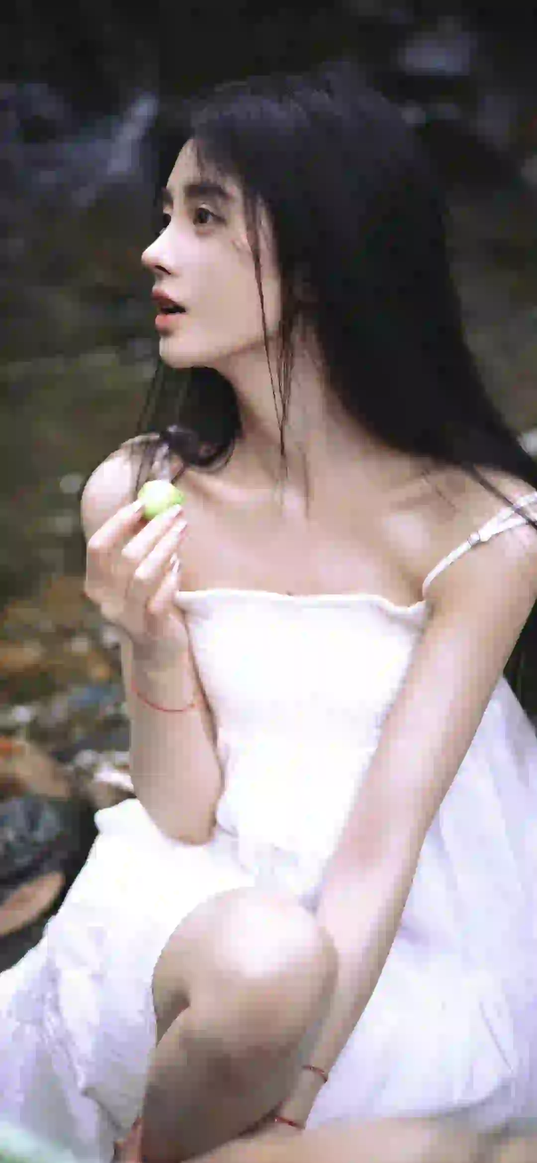 鞠婧祎 长发可爱美女 明星壁纸 白色裙子 白色吊带裙 长腿美女