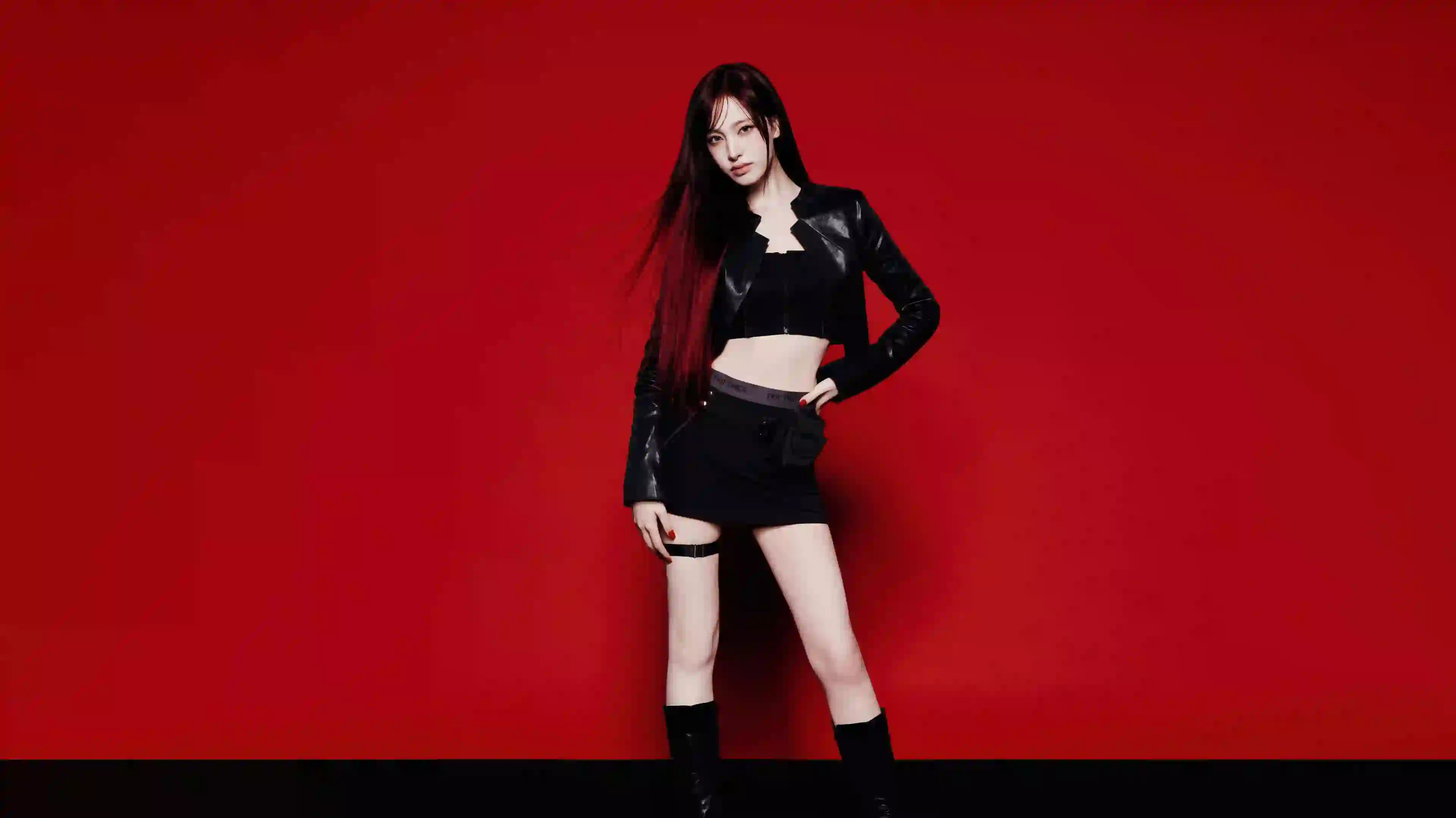 美女明星 红色背景 个性 纯色背景 个性穿搭