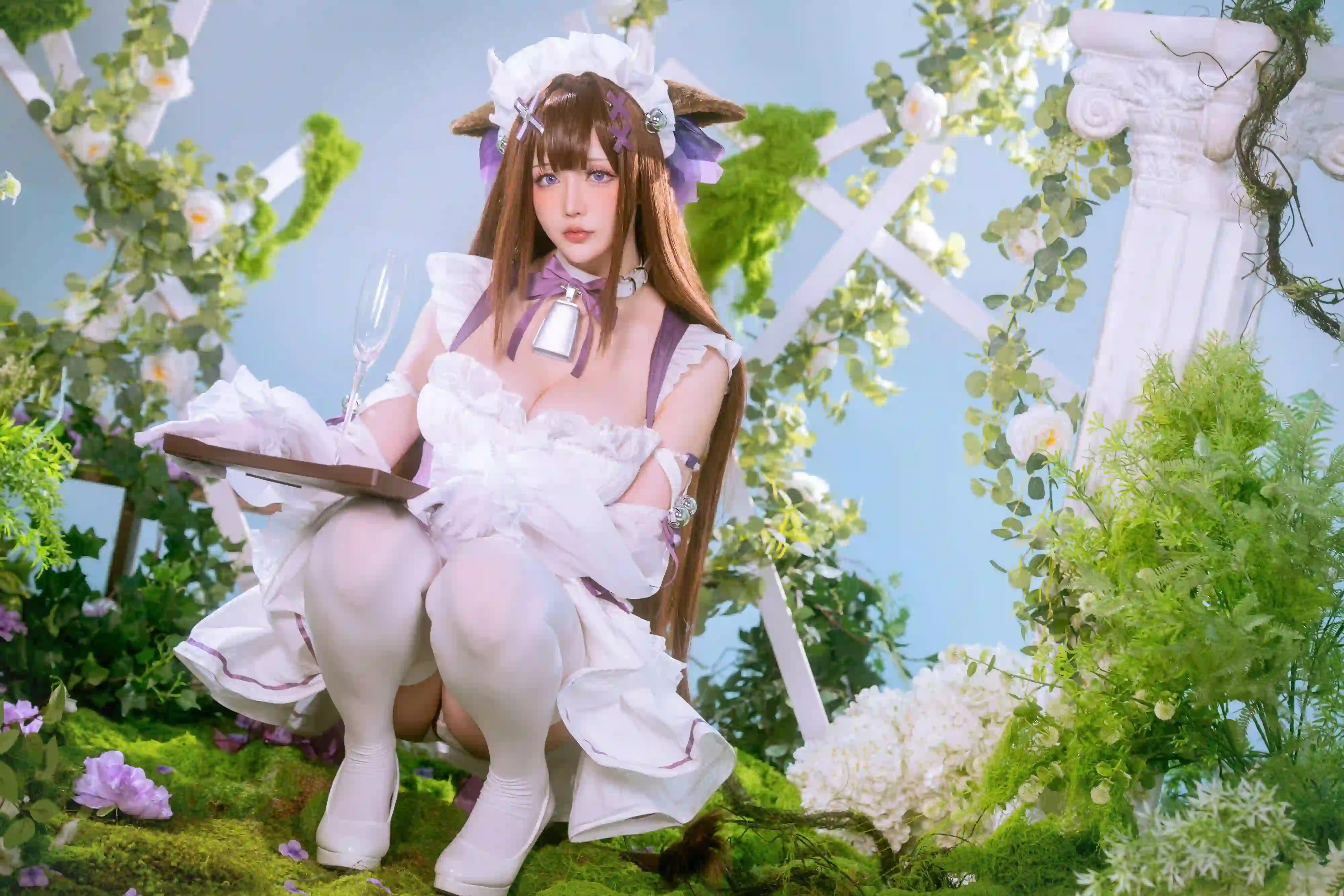 长发美腿 性感美女 白色丝袜 绿色植物